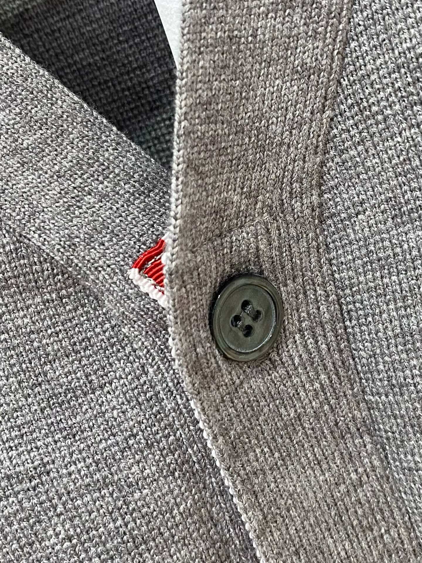 TB 25官网秋冬季最新款开衫毛衣，专柜同步在售爆款！特供羊毛混纺面料.手感舒适.可直接接触皮肤，log