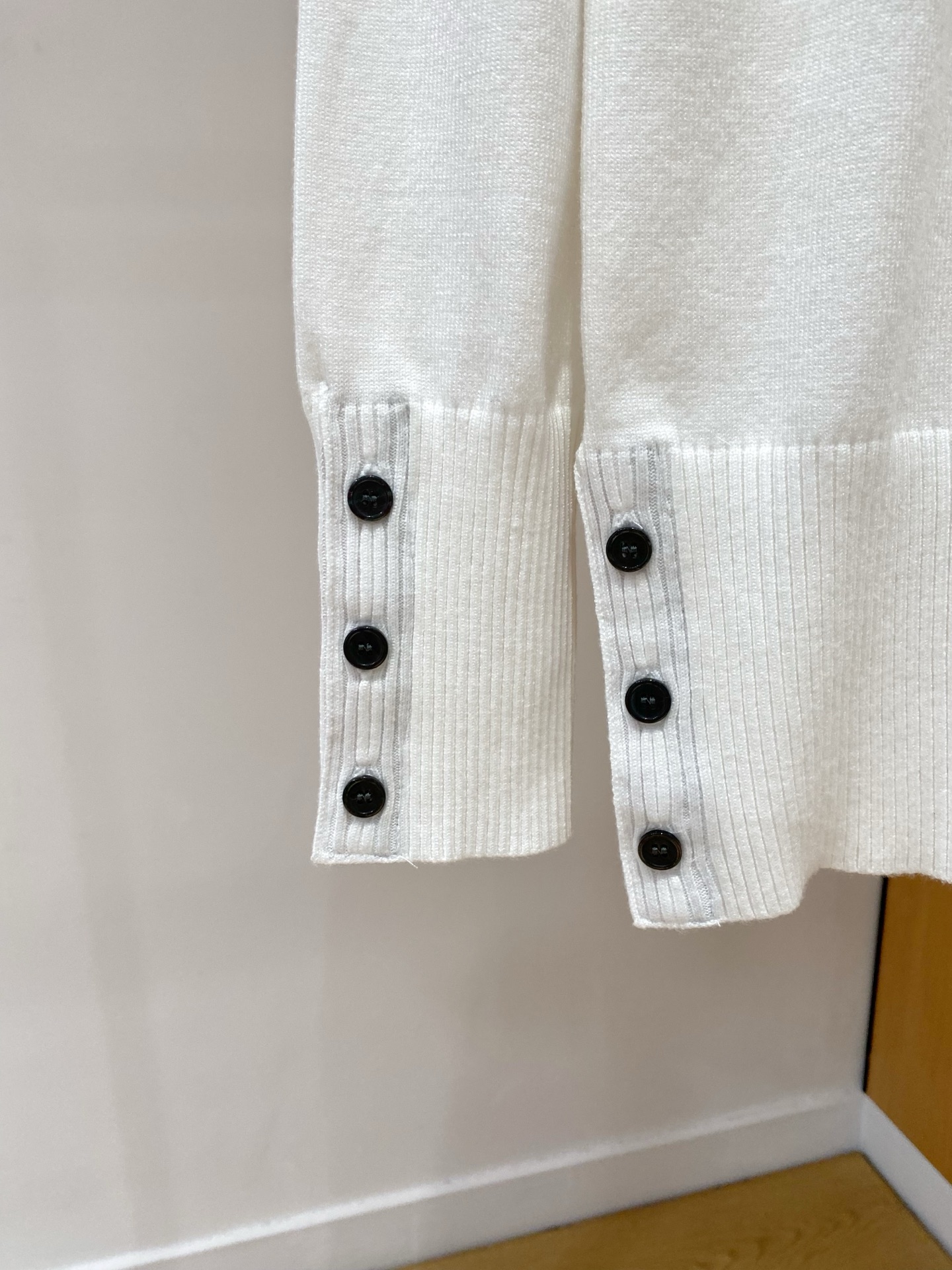 TB 2025秋冬新款高领毛衣 专柜同步 采用羊毛+天丝，时尚经典本色提花logo针织 秋冬必备款精致简