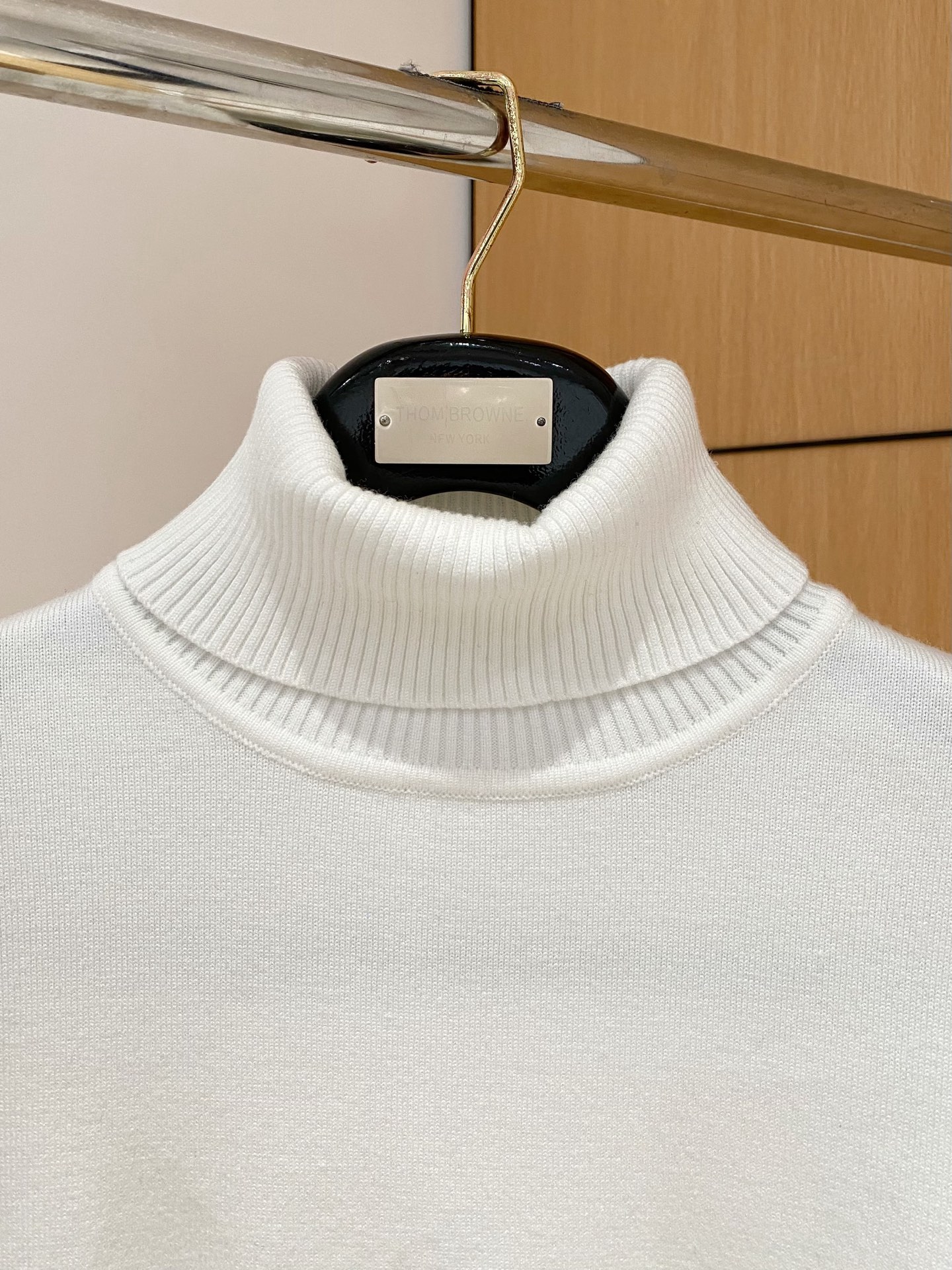 TB 2025秋冬新款高领毛衣 专柜同步 采用羊毛+天丝，时尚经典本色提花logo针织 秋冬必备款精致简