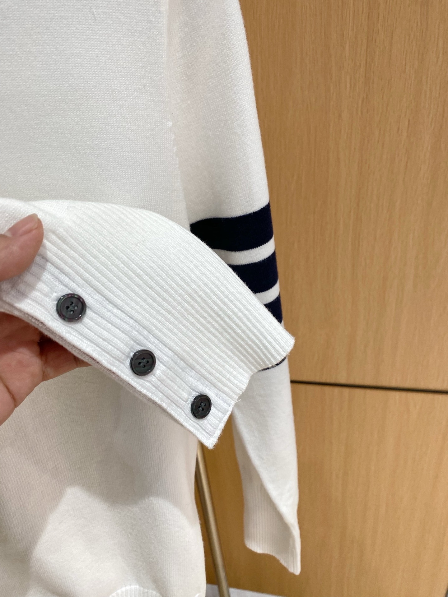 TB 2025秋冬新款高领毛衣 专柜同步 采用羊毛+天丝，时尚经典本色提花logo针织 秋冬必备款精致简