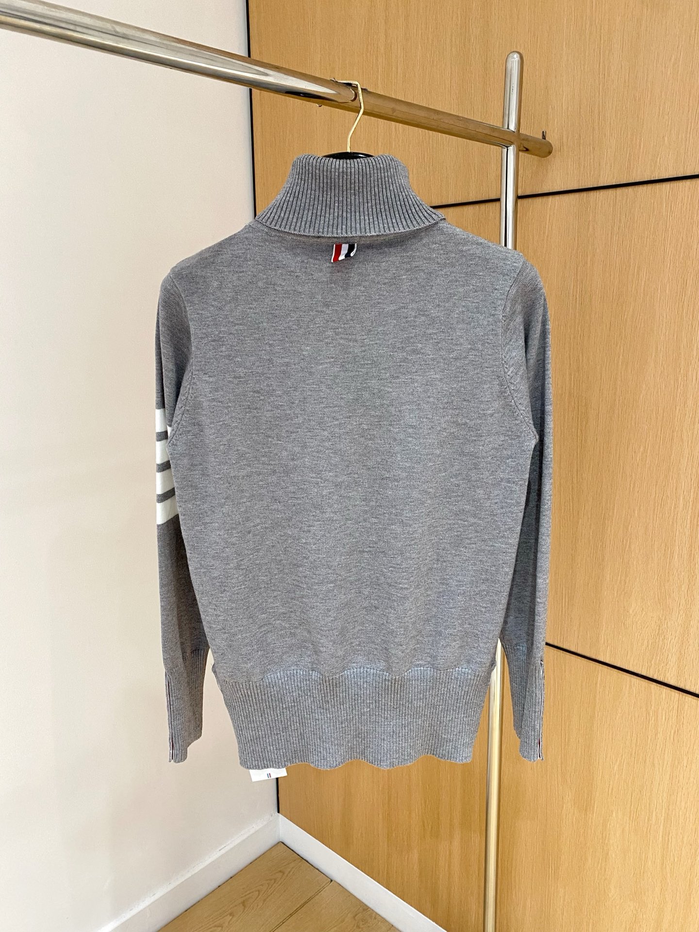 TB 2025秋冬新款高领毛衣 专柜同步 采用羊毛+天丝，时尚经典本色提花logo针织 秋冬必备款精致简