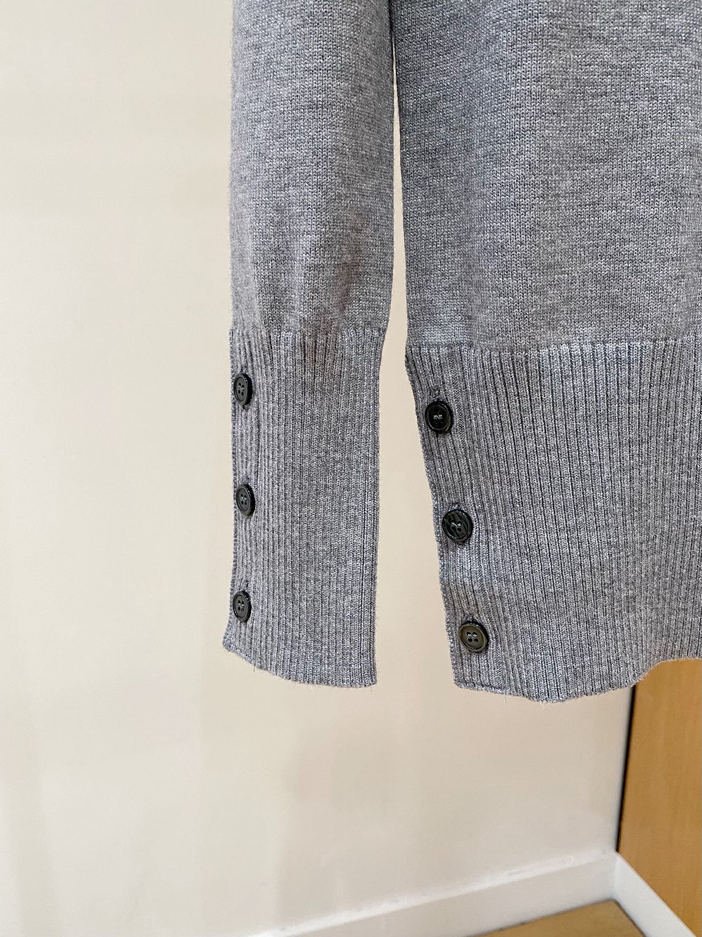 TB 2025秋冬新款高领毛衣 专柜同步 采用羊毛+天丝，时尚经典本色提花logo针织 秋冬必备款精致简