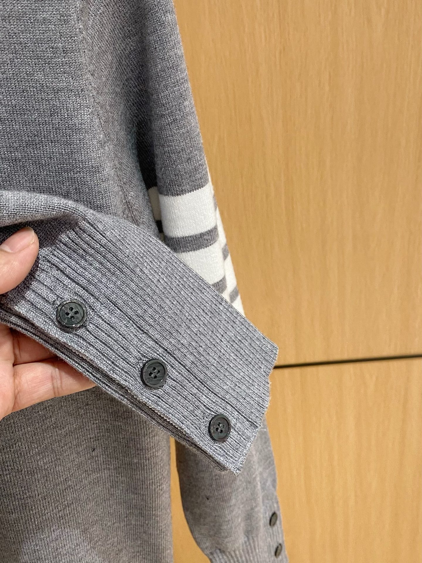 TB 2025秋冬新款高领毛衣 专柜同步 采用羊毛+天丝，时尚经典本色提花logo针织 秋冬必备款精致简