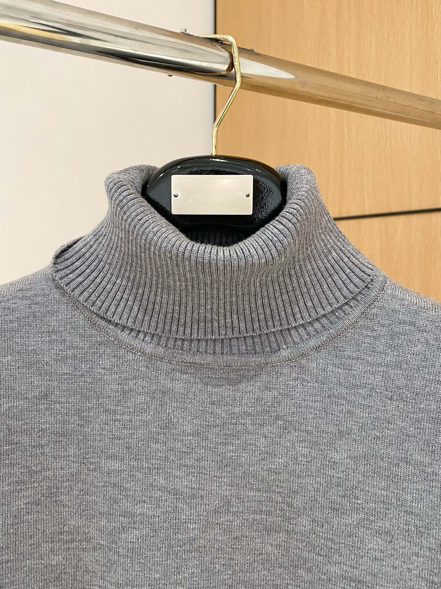 TB 2025秋冬新款高领毛衣 专柜同步 采用羊毛+天丝，时尚经典本色提花logo针织 秋冬必备款精致简