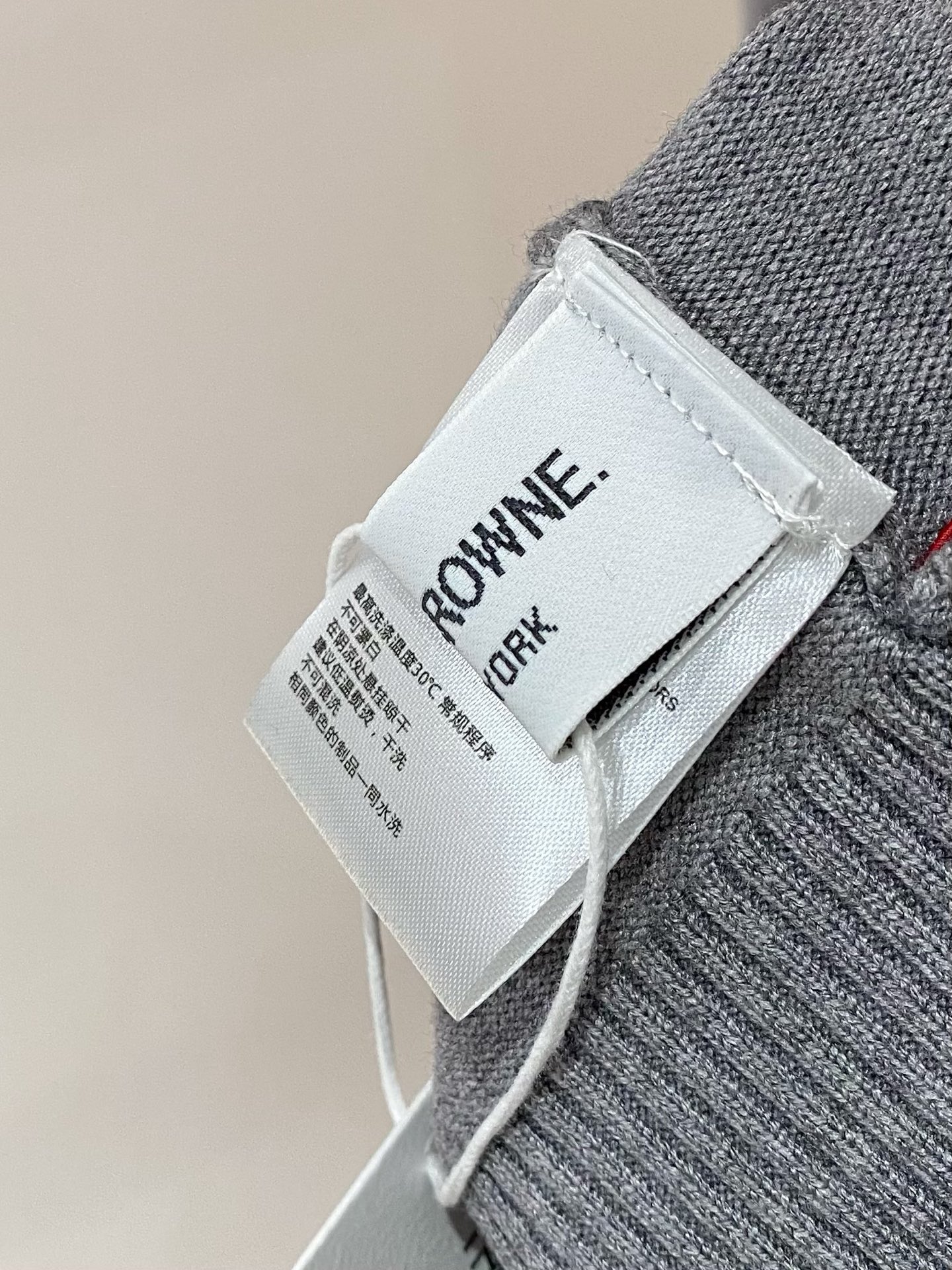 TB 2025秋冬新款高领毛衣 专柜同步 采用羊毛+天丝，时尚经典本色提花logo针织 秋冬必备款精致简