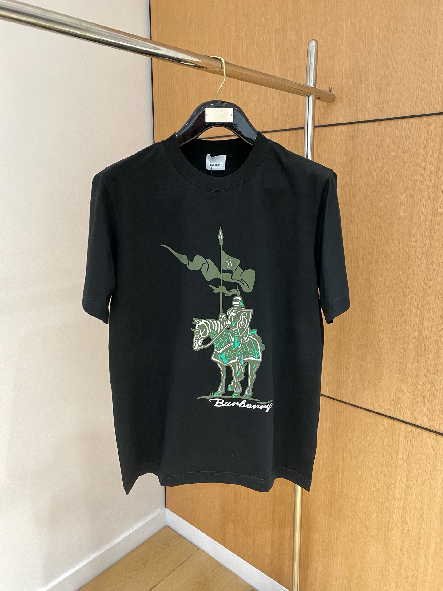 NO:117448,BBR fluorescent effect, super handsome, 25ss spring and summer new style first-time counter latest short-sleeved round neck T-shirt, high-end customization, avant-garde and fashionable design!  Brand logo heavy craft design, high-end customized 230g fabric, soft feel, comfortable to wear, counter-level exquisite car line. Color black and white. S-2XL, T-shirt,tees, t-shirt,alexander wang19860909BBR 荧光效果 超帅气 25ss春夏新款首发专柜最新款短袖圆领T恤 高端订制 设计前卫时尚！品牌logo重工艺设计 高端定制230克面料.手感柔软.穿着舒适.专柜级别精致车线.颜色黑色.白色.码数S-2XL,,T-shirt,tees，t-shirt,alexander wang,Men's clothing