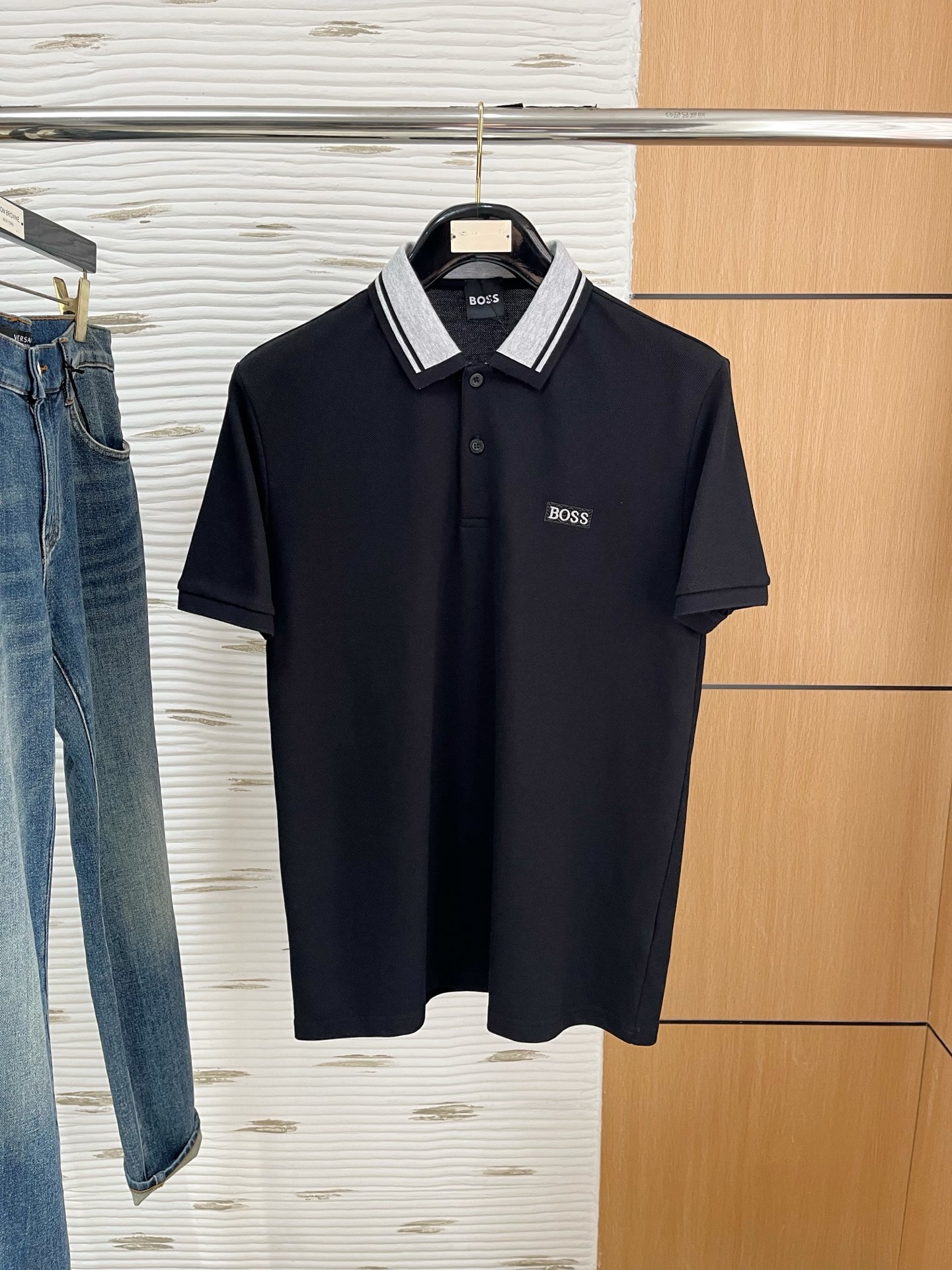 NO:758740,New spring and summer short-sleeved lapel T-shirt polo, the highest version is custom-made with high-end mercerized fabric, simple and fashionable, the w color scheme is super beautiful!  3 classic logo simple and elegant styles!  Full of high-end sense, can be worn in all seasons. Simple European style is on sale on the official website... Size M-XXXL,, T-shirt, tees, t-shirt,19860909新款春夏短袖翻领T恤polo,最高版本客供定制高端丝光面料简单时尚款,w配色超级好看！3经典logo简单大方的款式！满满的高级感,四季可穿.简欧风格官网在售 … 码数M-XXXL,,T-shirt,tees，t-shirt,,Men's clothing