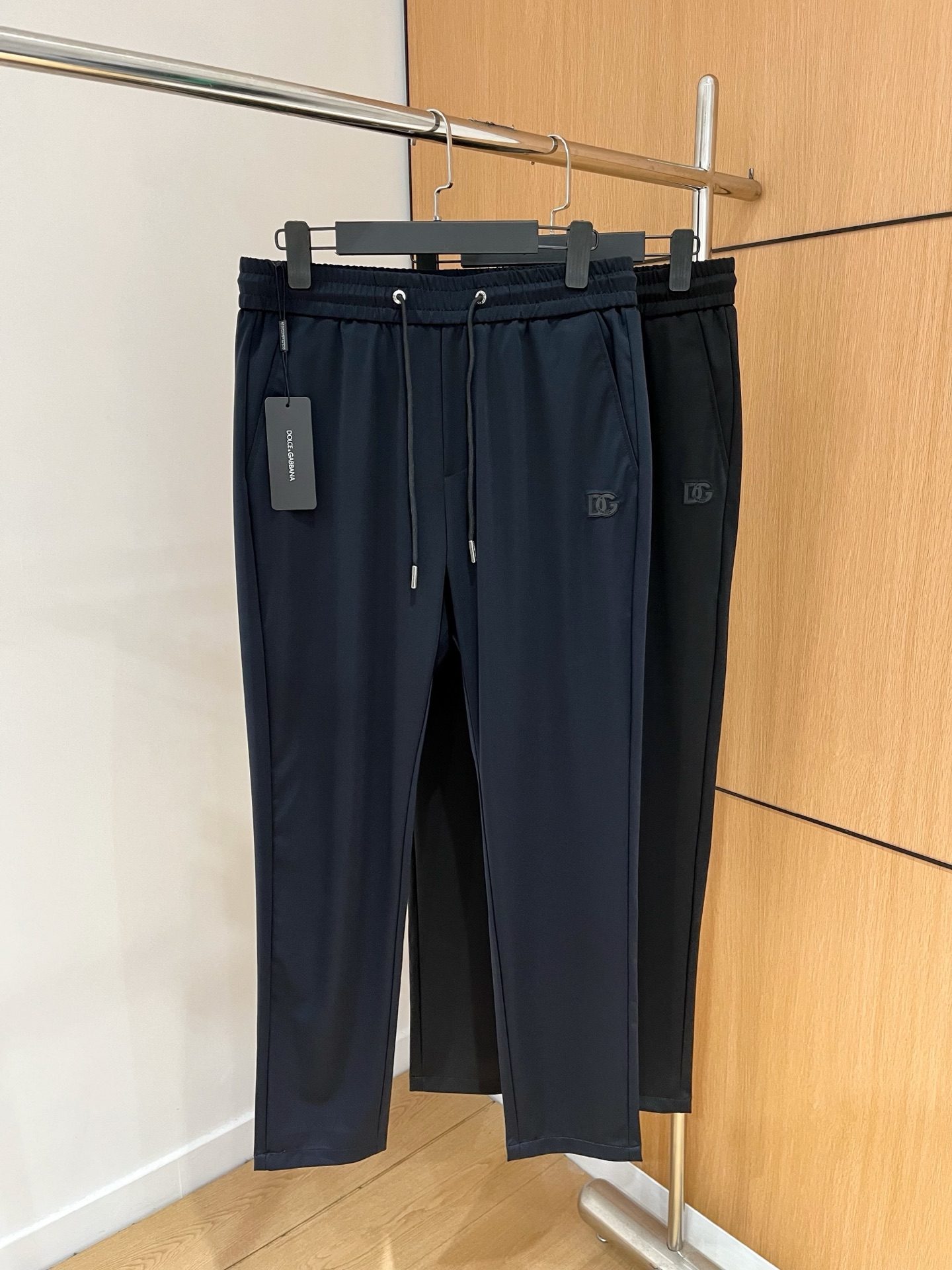 NO:116404,New products for spring, new products for spring, Dolce & Gabbana DG Autumn and Winter, hot products are coming!  Solid color casual pants, specially provided fabrics. All civil servants/office workers/broad spectrum people are available. The complete set of the latest hang tags/responsive MILANO classic main mark!  Original Italian flavor!  Integrated locked edges and wraps!  Code number m-4xl, Dolce & Gabbana, Dolce & Gabbana, alexander wang19860909开春新品 开春新品 杜嘉班纳 DG 秋冬 爆款来袭！纯色休闲裤,特供面料. 公务员/上班族/广谱人群均可.全套最新款吊牌/延用MILANO经典主唛！原汁原味的意大利制造风味！一体化锁边包边！码数m-4xl,,Dolce&Gabbana,Dolce&Gabbana,alexander wang,Men's clothing