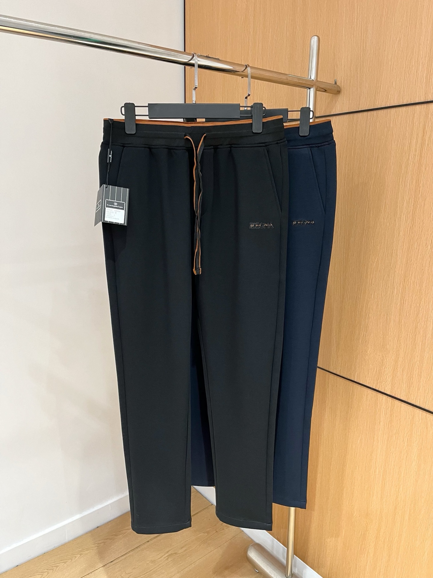 NO:116388,New products for spring, new products for spring, Prada, autumn and winter, hot products are coming!  Solid color casual pants, specially provided fabrics. All civil servants/office workers/broad spectrum people are available. The complete set of the latest hang tags/responsive MILANO classic main mark!  Original Italian flavor!  Integrated locked edges and wraps!  Code number m-4xl, prada, alexander wang19860909开春新品 开春新品 普拉达 秋冬 爆款来袭！纯色休闲裤,特供面料. 公务员/上班族/广谱人群均可.全套最新款吊牌/延用MILANO经典主唛！原汁原味的意大利制造风味！一体化锁边包边！码数m-4xl,,prada,alexander wang,Men's clothing