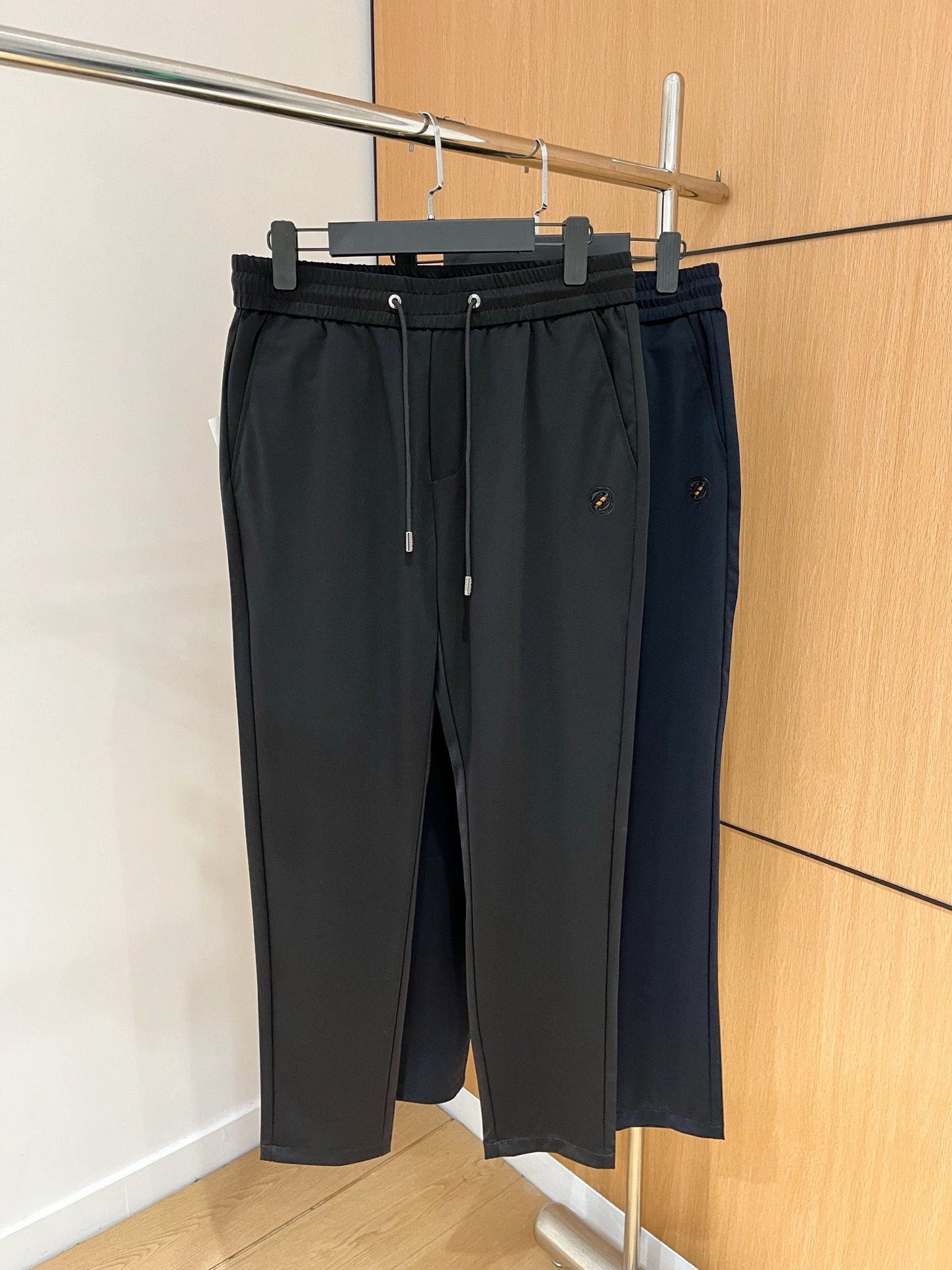 NO:116408,New products for spring, new products for spring, Zenia, autumn and winter, hot products are coming!  Solid color casual pants, specially provided fabrics. All civil servants/office workers/broad spectrum people are available. The complete set of the latest hang tags/responsive MILANO classic main mark!  Original Italian flavor!  Integrated locked edges and wraps!  Code number m-4xl, zegna,alexander wang19860909开春新品 开春新品 杰尼亚 秋冬 爆款来袭！纯色休闲裤,特供面料. 公务员/上班族/广谱人群均可.全套最新款吊牌/延用MILANO经典主唛！原汁原味的意大利制造风味！一体化锁边包边！码数m-4xl,,zegna,alexander wang,Men's clothing