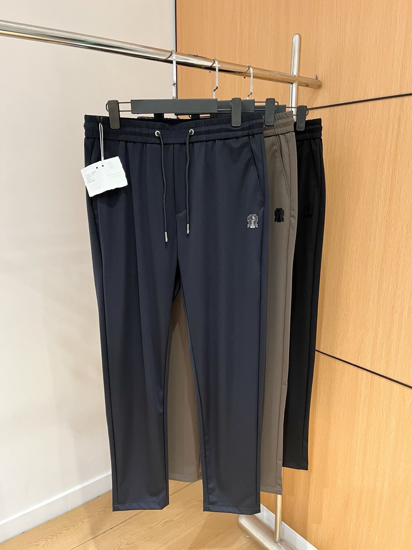 NO:116406,New products for spring, new products for spring, Bc, autumn and winter, hot products are coming!  Solid color casual pants, specially provided fabrics. All civil servants/office workers/broad spectrum people are available. The complete set of the latest hang tags/responsive MILANO classic main mark!  Original Italian flavor!  Integrated locked edges and wraps!  Code number m-4xl, alexander wang19860909开春新品 开春新品 Bc 秋冬 爆款来袭！纯色休闲裤,特供面料. 公务员/上班族/广谱人群均可.全套最新款吊牌/延用MILANO经典主唛！原汁原味的意大利制造风味！一体化锁边包边！码数m-4xl,,alexander wang,Men's clothing