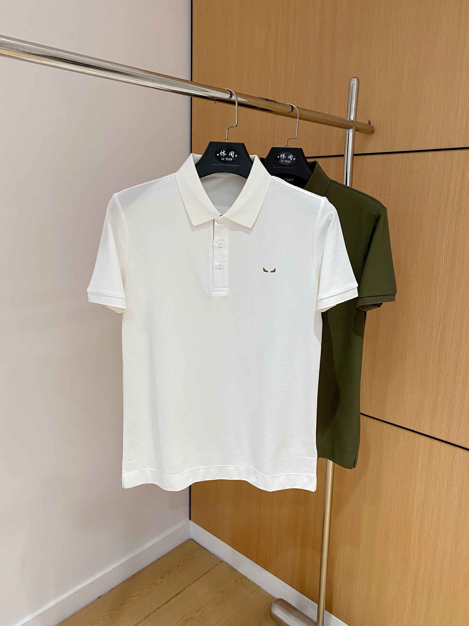 NO:120537,Fendi Xinjiang long velvet cotton fabric soft, comfortable and breathable 2025 summer limited short-sleeved Polo series -3xl,,fendi,T-shirt,alexander wang19860909芬迪 新疆长绒棉 面料柔软舒适透气 2025 夏季 限量款短袖Polo系列 -3xl,,fendi,T-shirt,alexander wang,Men's clothing