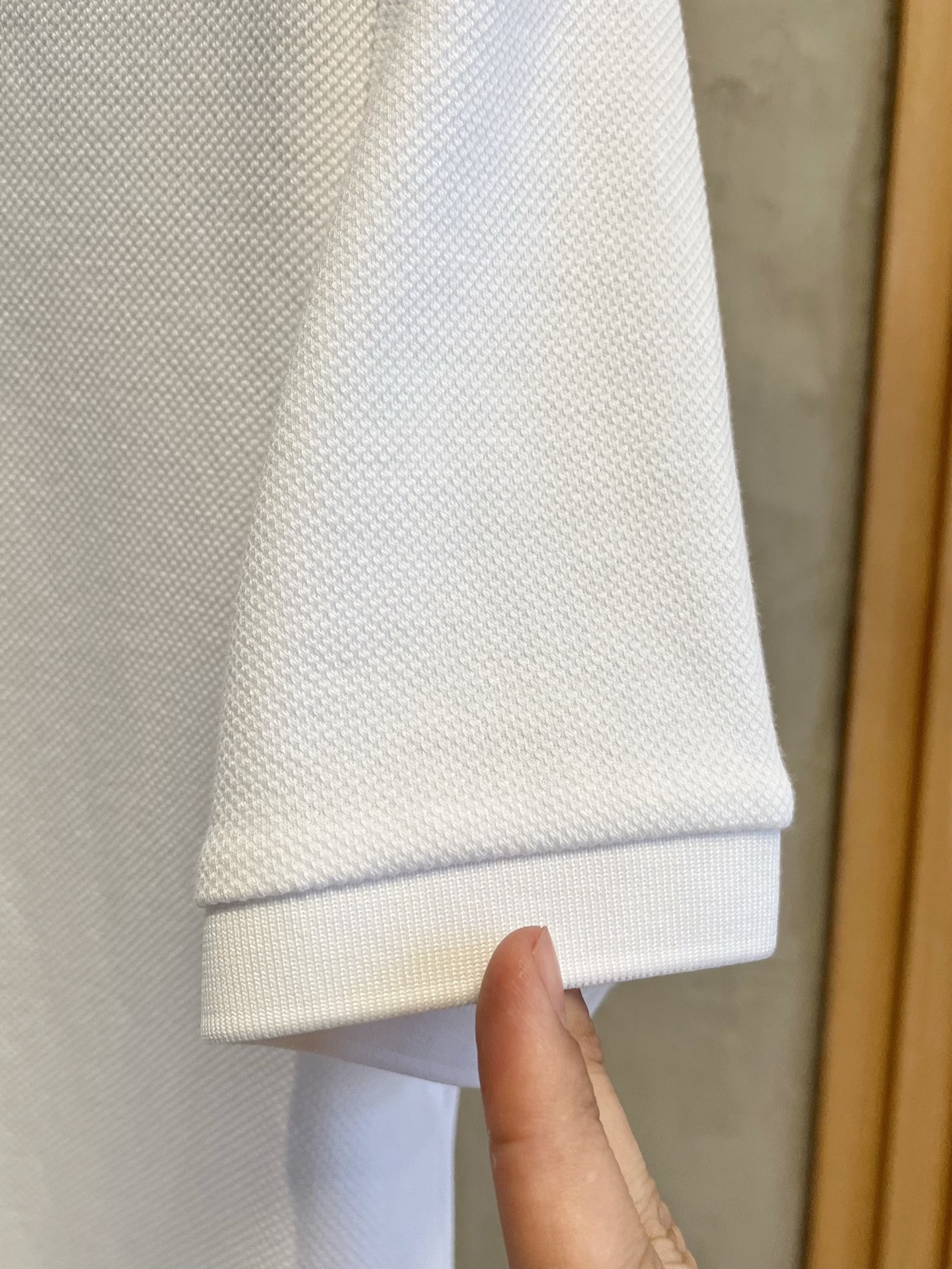  巴宝莉 𝟏𝟎𝟎%新疆长绒棉 面料柔软舒适透气
2025 夏季 限量款短袖Polo系列
𝗦𝗜𝗭𝗘：𝗠-4