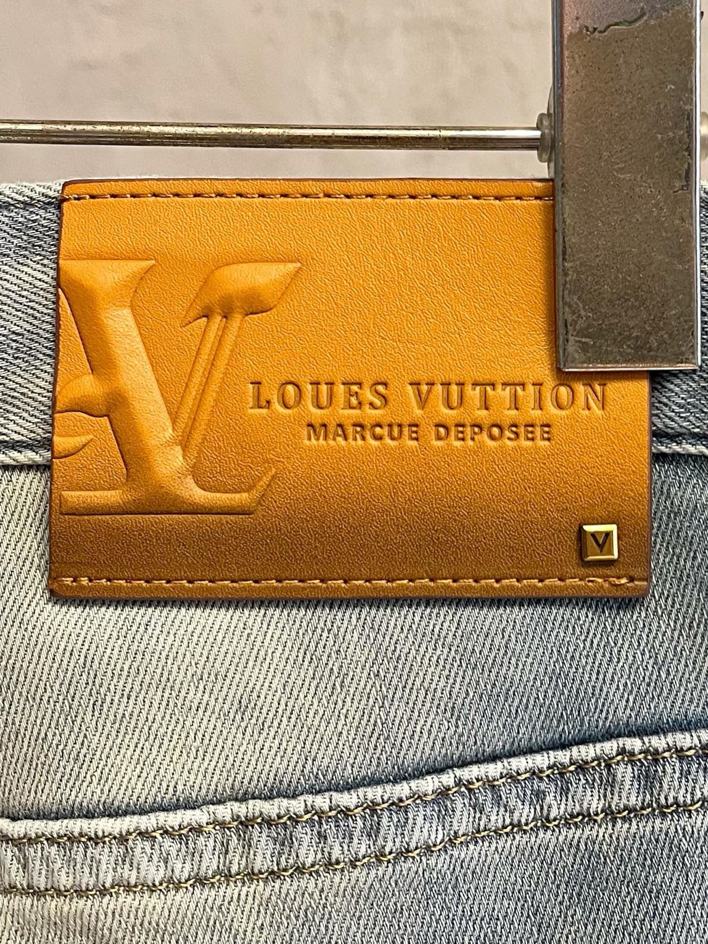  Lv 路易威登 牛仔裤 秋冬 爆款来袭！纯色休闲裤，特供面料. 公务员/上班族/广谱人群均可.全套最新