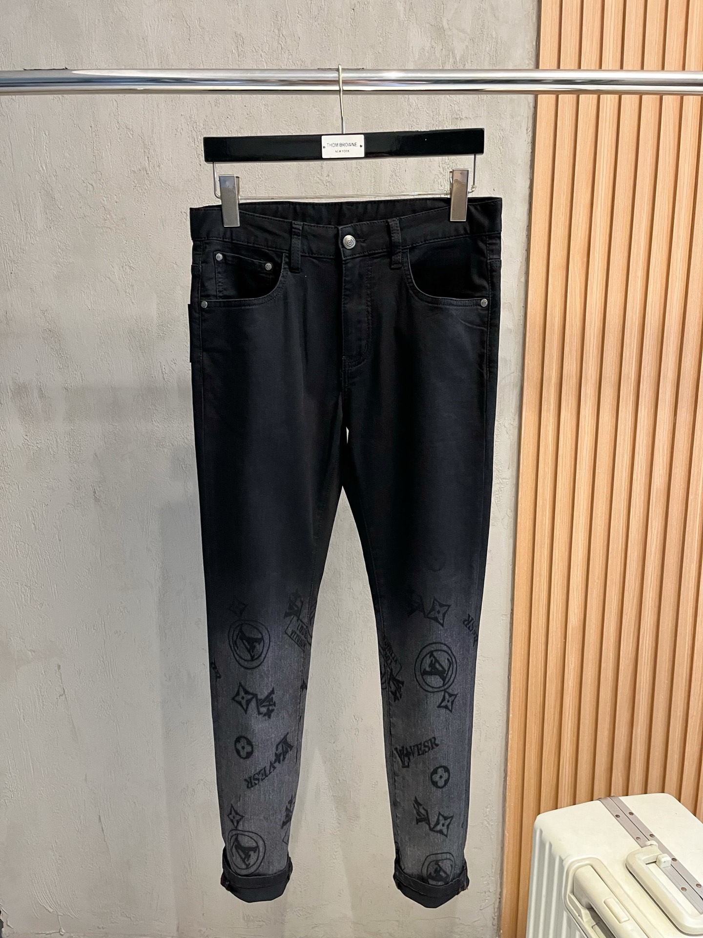  Lv 路易威登 牛仔裤 秋冬 爆款来袭！纯色休闲裤，特供面料. 公务员/上班族/广谱人群均可.全套最新