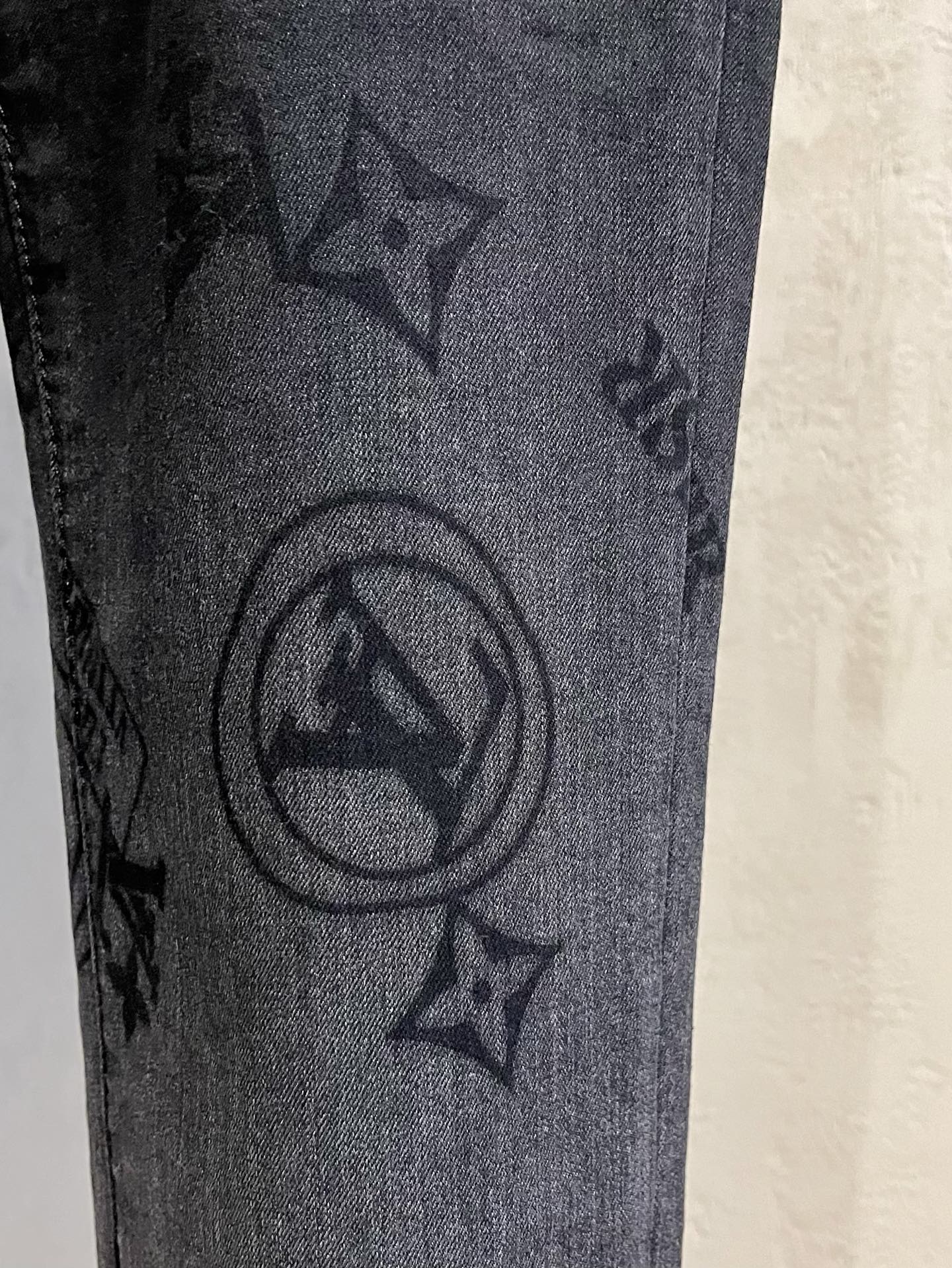  Lv 路易威登 牛仔裤 秋冬 爆款来袭！纯色休闲裤，特供面料. 公务员/上班族/广谱人群均可.全套最新