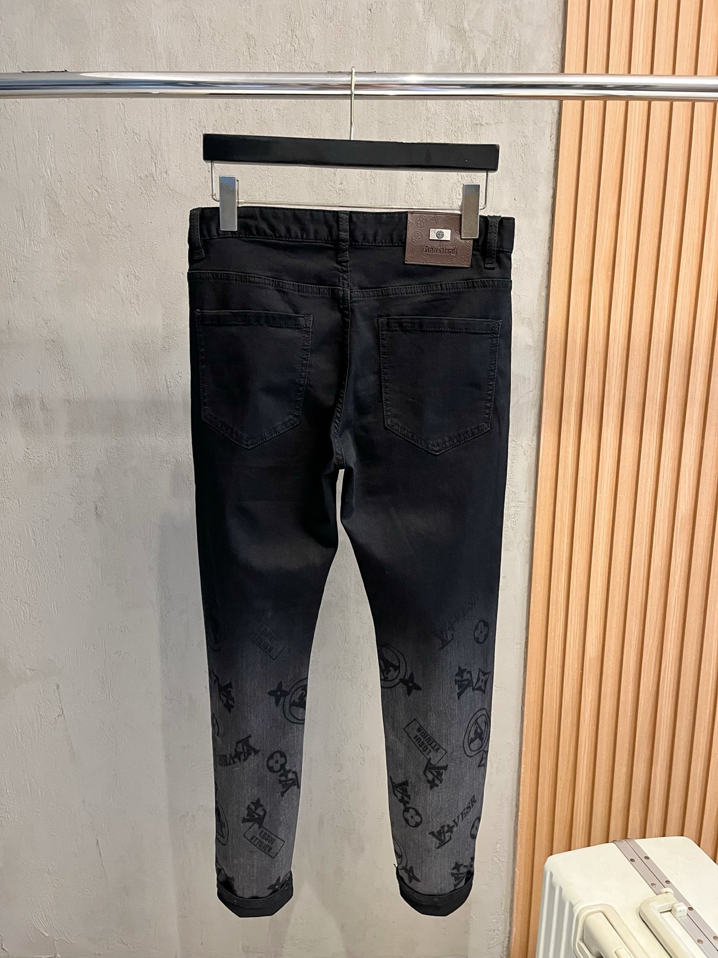  Lv 路易威登 牛仔裤 秋冬 爆款来袭！纯色休闲裤，特供面料. 公务员/上班族/广谱人群均可.全套最新