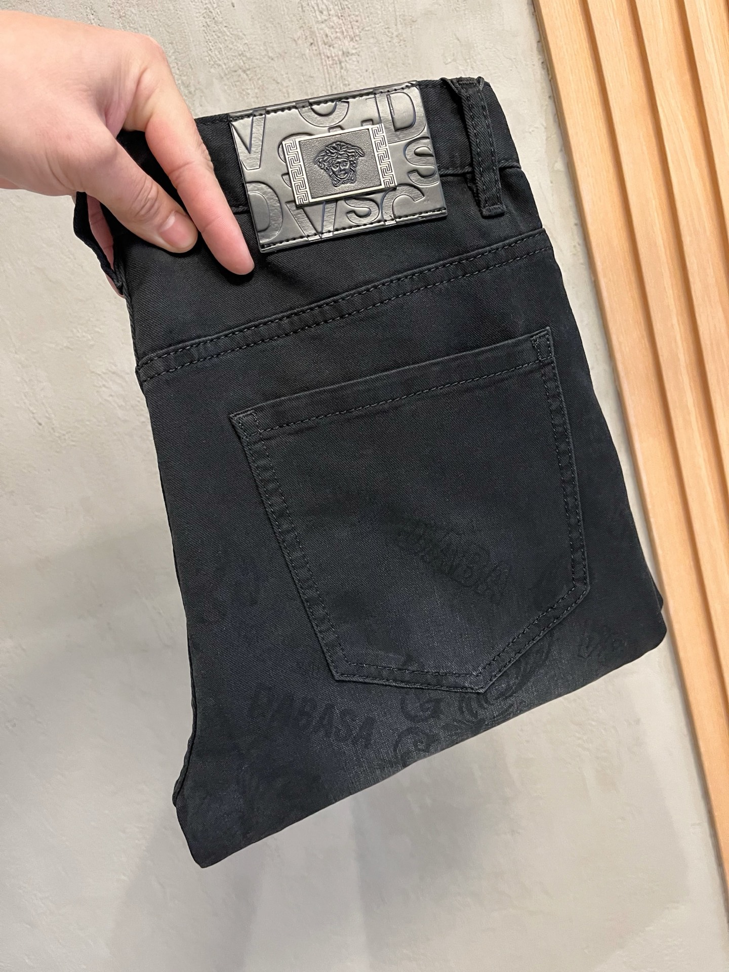  范思哲 牛仔裤 秋冬 爆款来袭！纯色休闲裤，特供面料. 公务员/上班族/广谱人群均可.全套最新款吊牌/