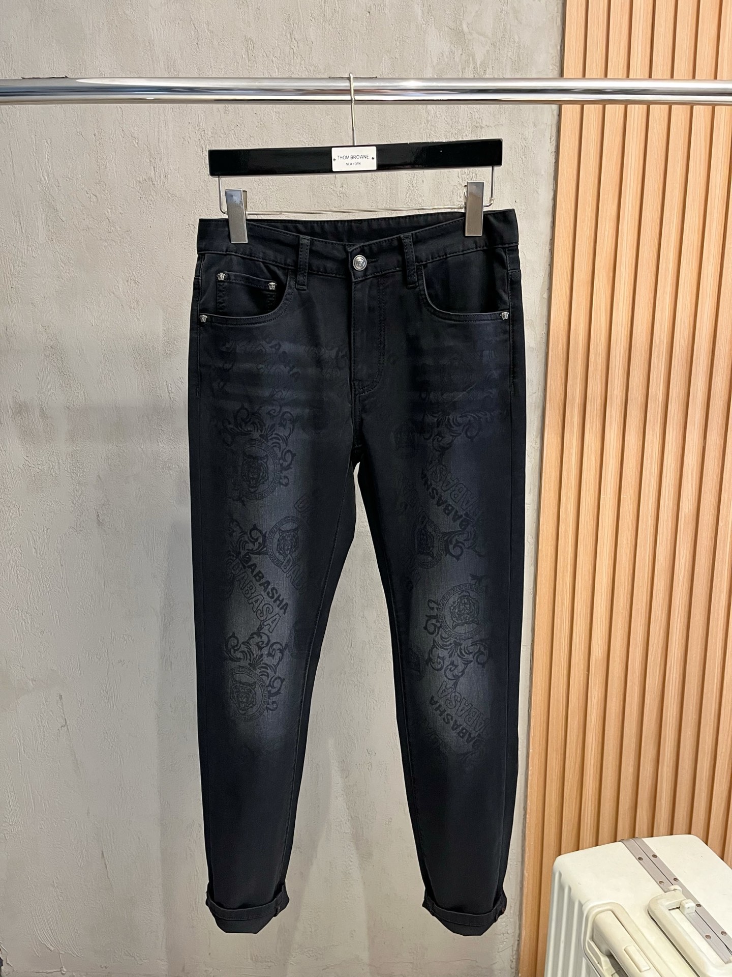  范思哲 牛仔裤 秋冬 爆款来袭！纯色休闲裤，特供面料. 公务员/上班族/广谱人群均可.全套最新款吊牌/