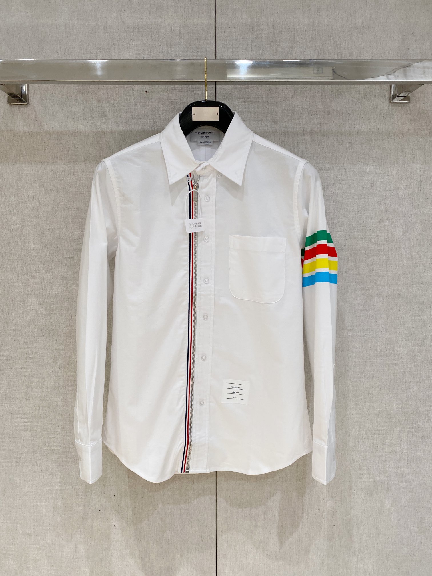 NO:124198,TB Home 2025 spring and summer new men's shirt, trendy light luxury new products debut, original single replica product, high-end quality, highest version in the market, Milan fashion designer model, sneak peek, exclusive on-site; panoramic letter logo pattern printing decoration!  Customer-supplied original traceless stretch spandex fabric!  The same style for men and women!  The upper body effect is excellent, and the comfortable and close body show your temperament!  Number of codes 0-4, alexander wang19860909TB家2025春夏新款男士衬衣,潮流轻奢新品登场 原单复刻产物 高端品质 市场最高版本 米兰时装设计师款 先睹为快,独家现货发售；全景字母logo图案印花修饰！客供原版无痕弹力氨纶面料！男女同款！上身效果超赞,舒适贴身彰显气质！码数0-4,,alexander wang,Men's clothing