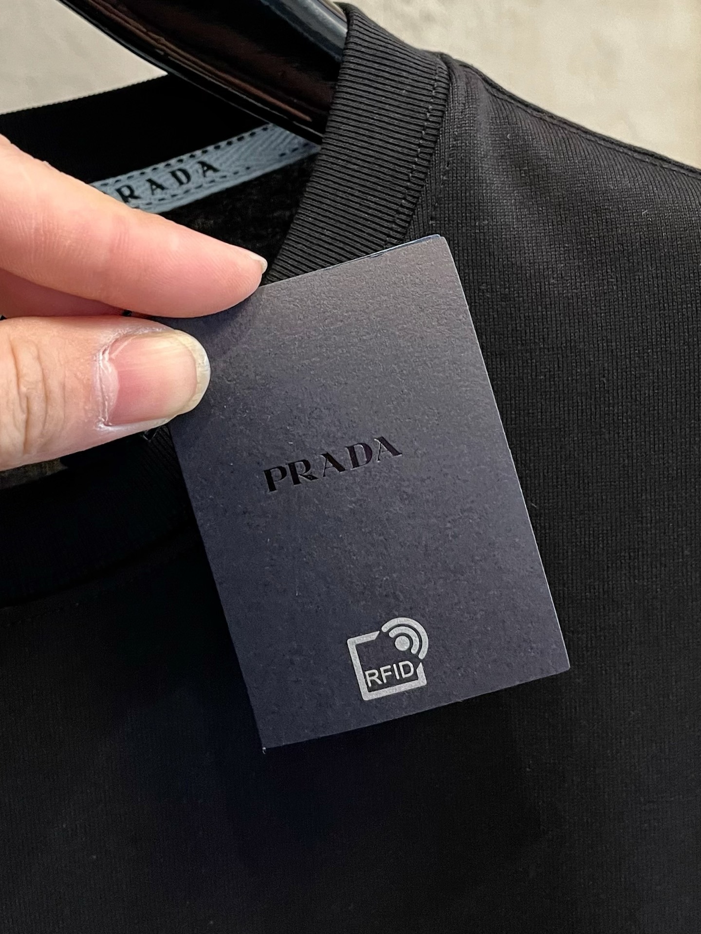  普拉达 2025春夏新款 字母logo圆领短袖t恤，春夏休闲穿搭必不可少，原版纯棉面料。完完全全体现在