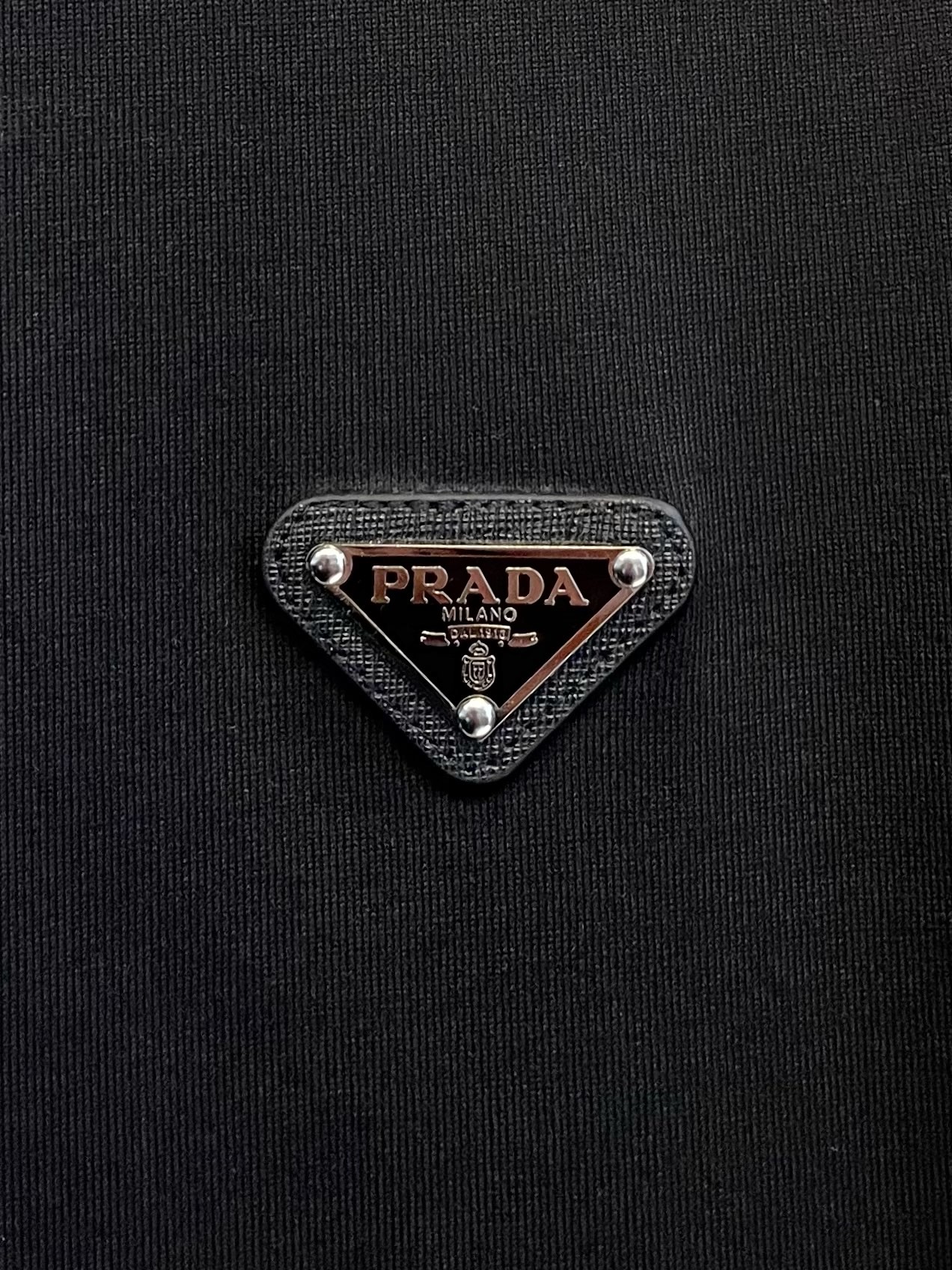  普拉达 2025春夏新款 字母logo圆领短袖t恤，春夏休闲穿搭必不可少，原版纯棉面料。完完全全体现在