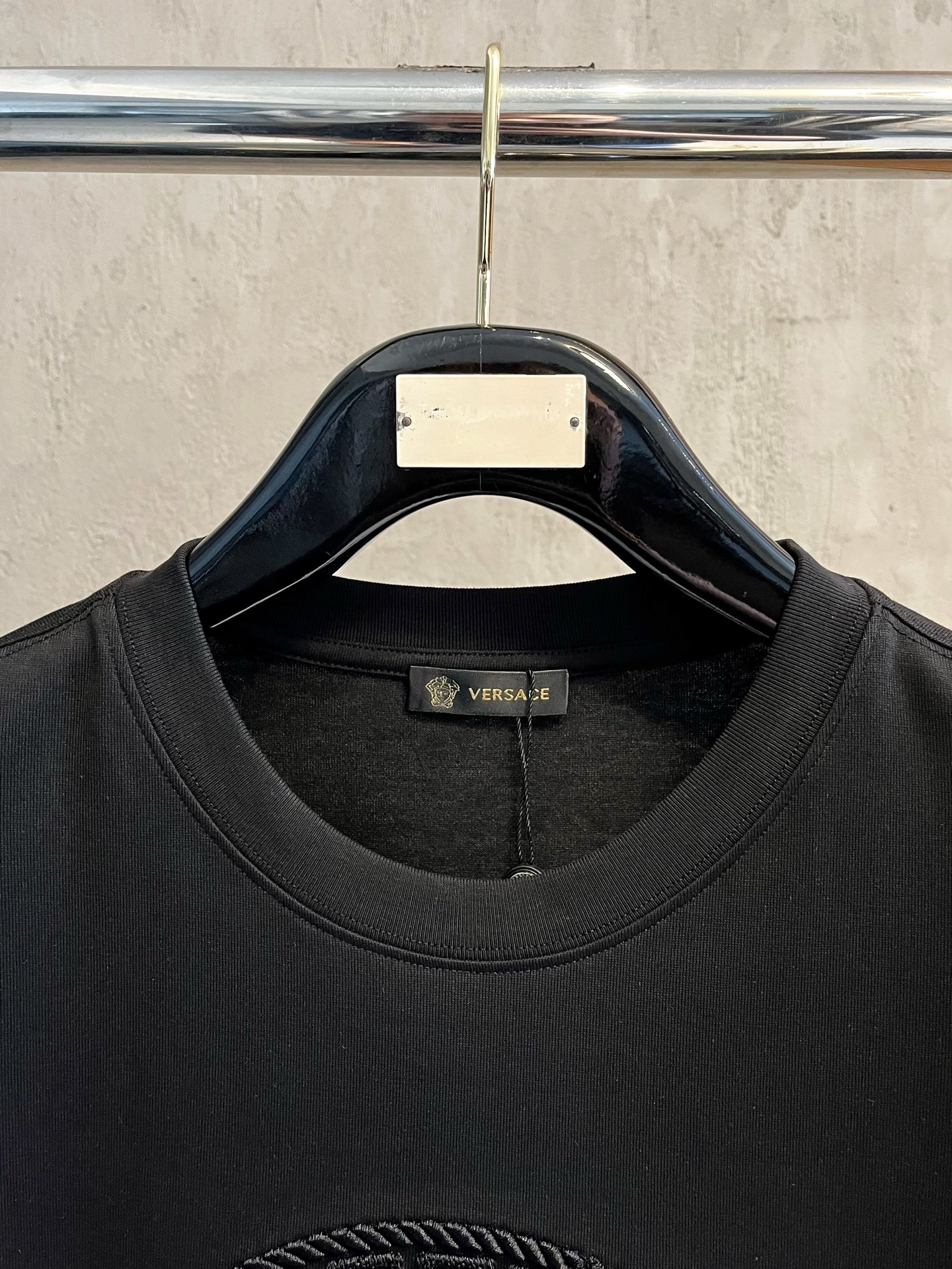  范思哲 2025春夏新款 字母logo圆领短袖t恤，春夏休闲穿搭必不可少，原版纯棉面料。完完全全体现在