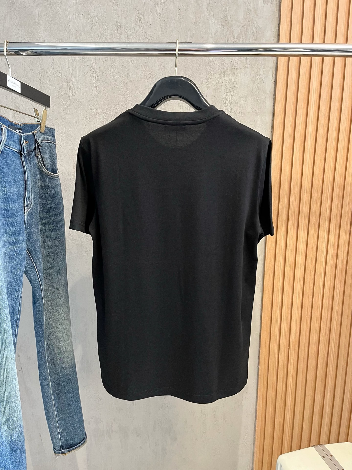  蒙口 2025春夏新款 字母logo圆领短袖t恤，春夏休闲穿搭必不可少，原版纯棉面料。完完全全体现在高