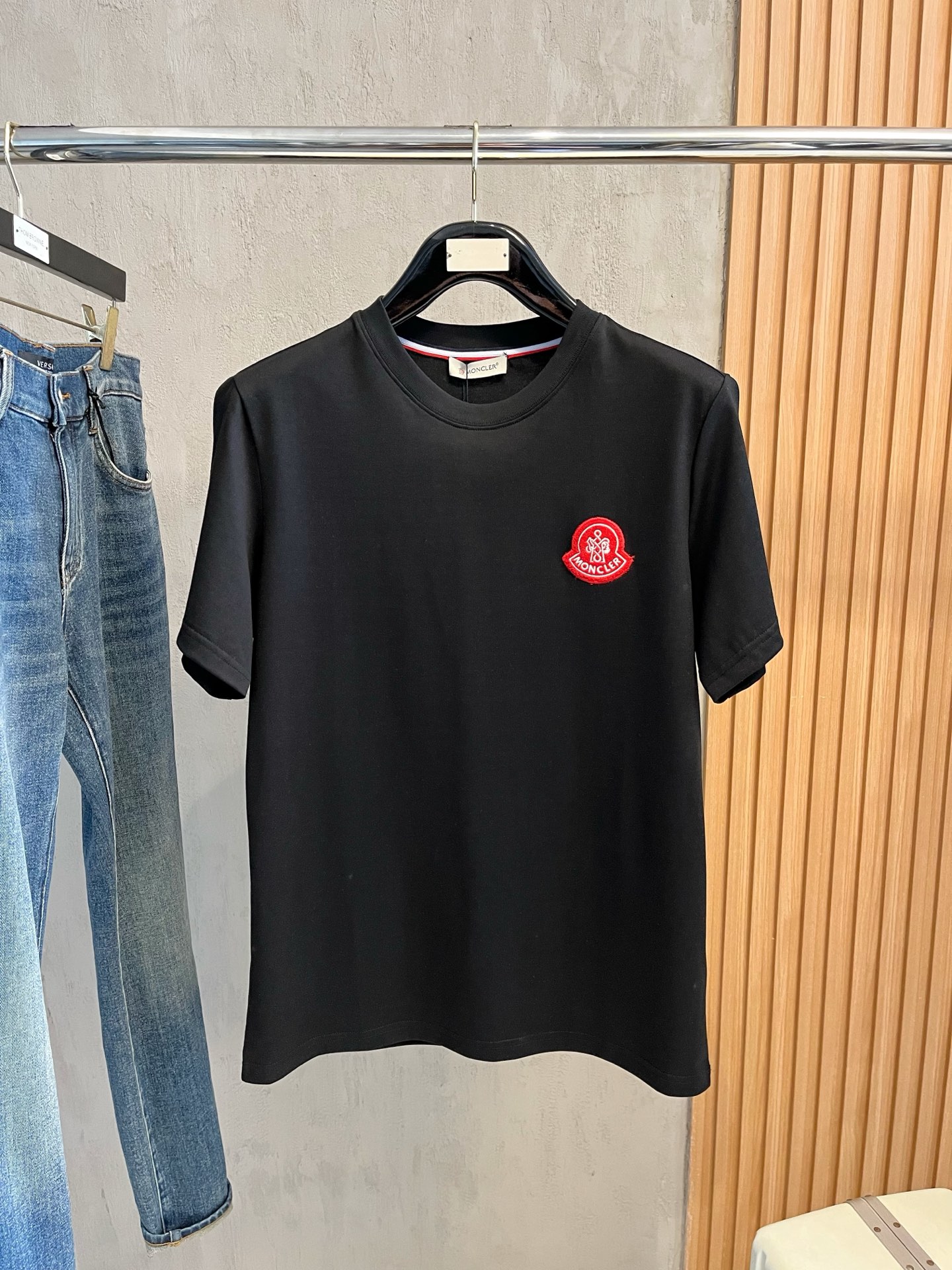  蒙口 2025春夏新款 字母logo圆领短袖t恤，春夏休闲穿搭必不可少，原版纯棉面料。完完全全体现在高