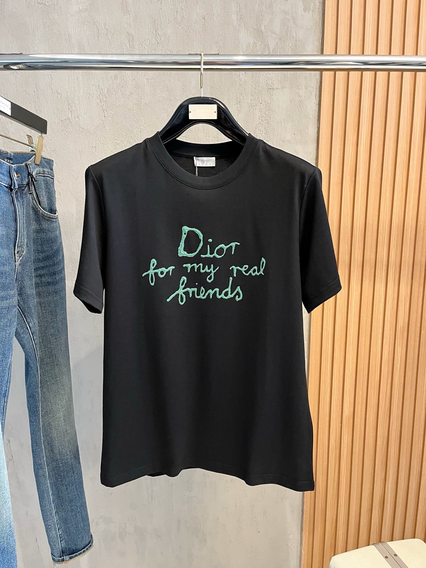  迪奥 2025春夏新款 字母logo圆领短袖t恤，春夏休闲穿搭必不可少，原版纯棉面料。完完全全体现在高