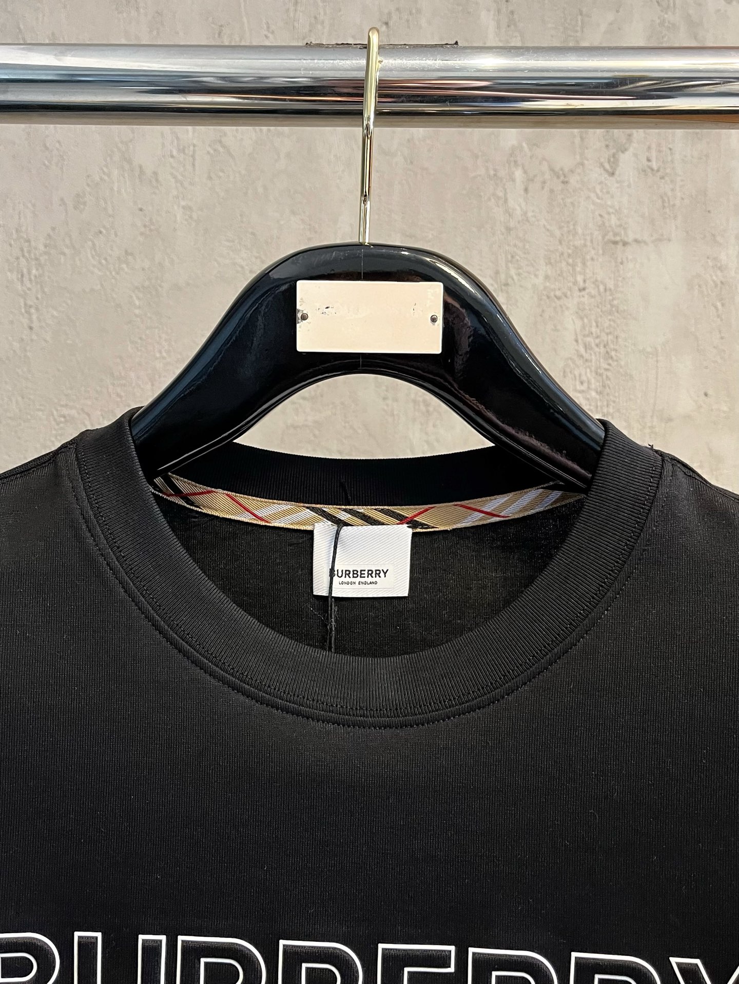  巴宝莉 2025春夏新款 字母logo圆领短袖t恤，春夏休闲穿搭必不可少，原版纯棉面料。完完全全体现在