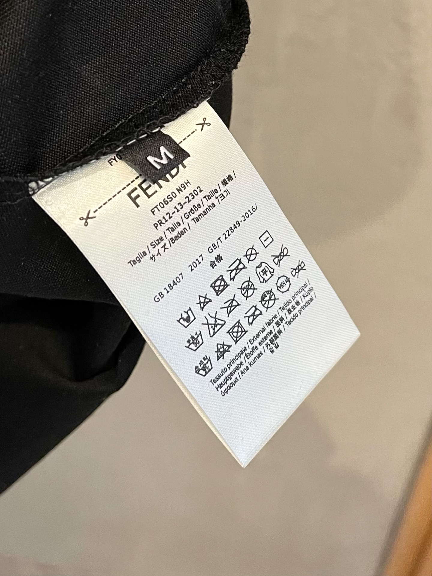  芬迪 2025春夏新款 字母logo圆领短袖t恤，春夏休闲穿搭必不可少，原版纯棉面料。完完全全体现在高