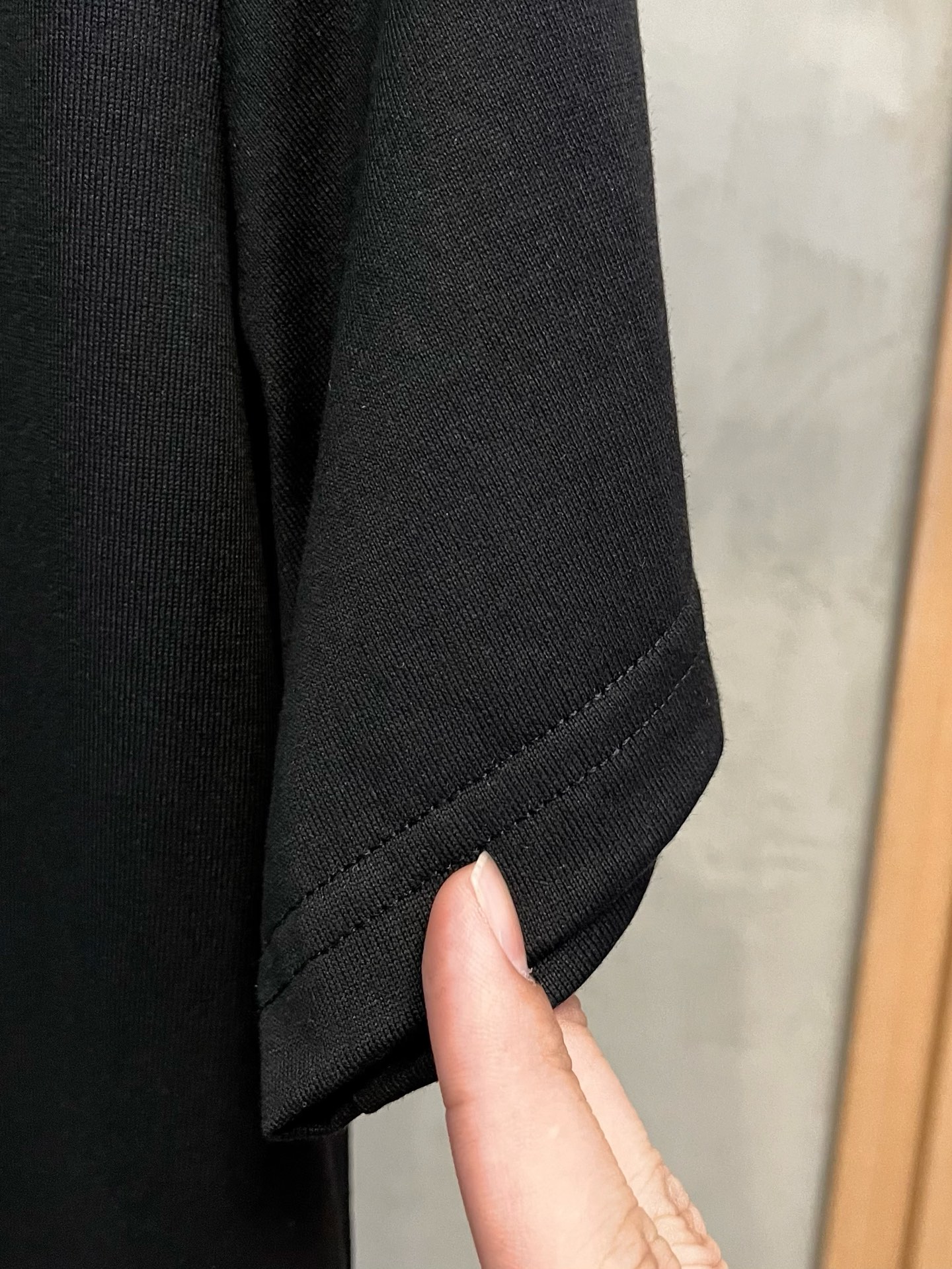  芬迪 2025春夏新款 字母logo圆领短袖t恤，春夏休闲穿搭必不可少，原版纯棉面料。完完全全体现在高