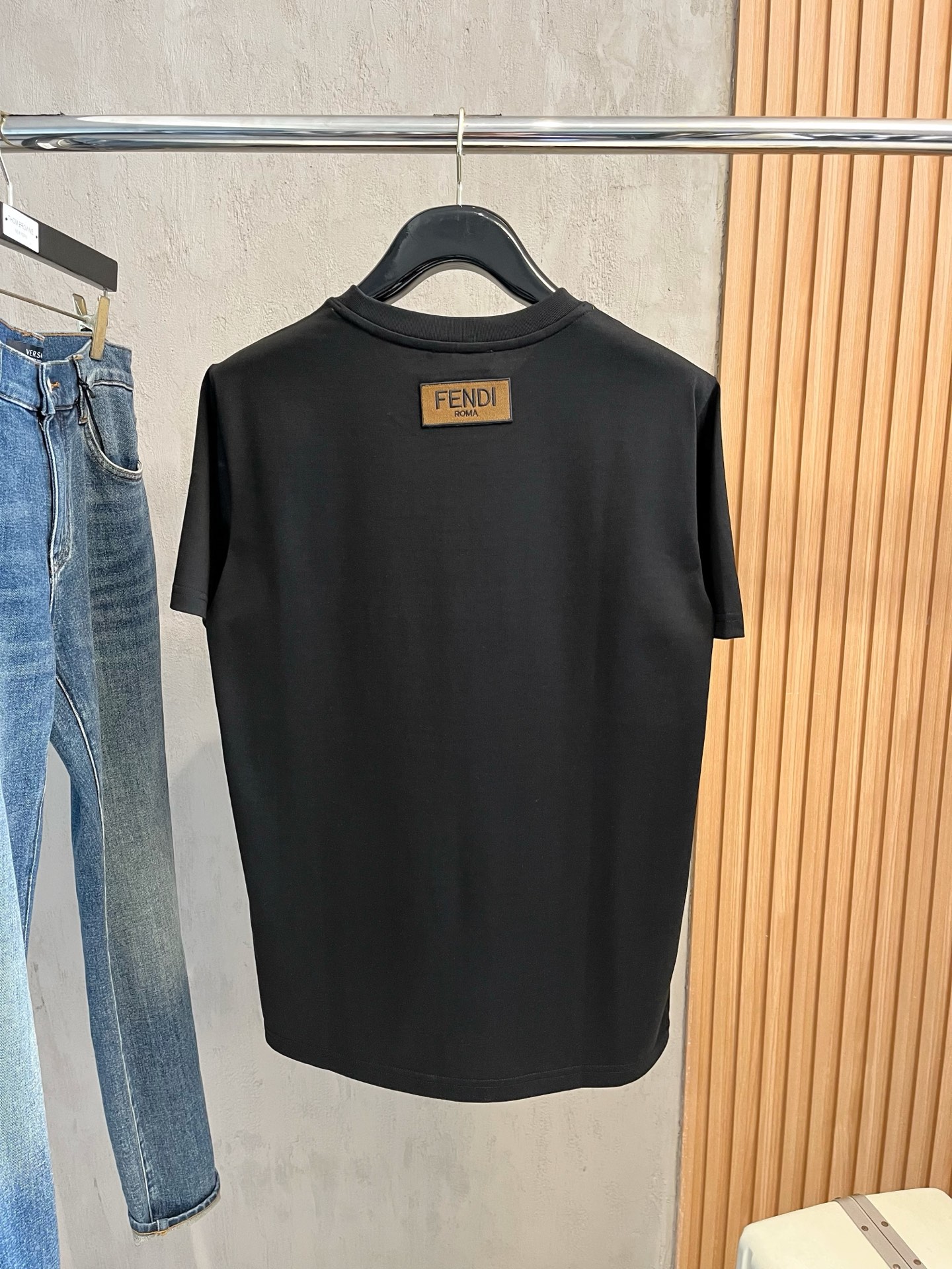  芬迪 2025春夏新款 字母logo圆领短袖t恤，春夏休闲穿搭必不可少，原版纯棉面料。完完全全体现在高