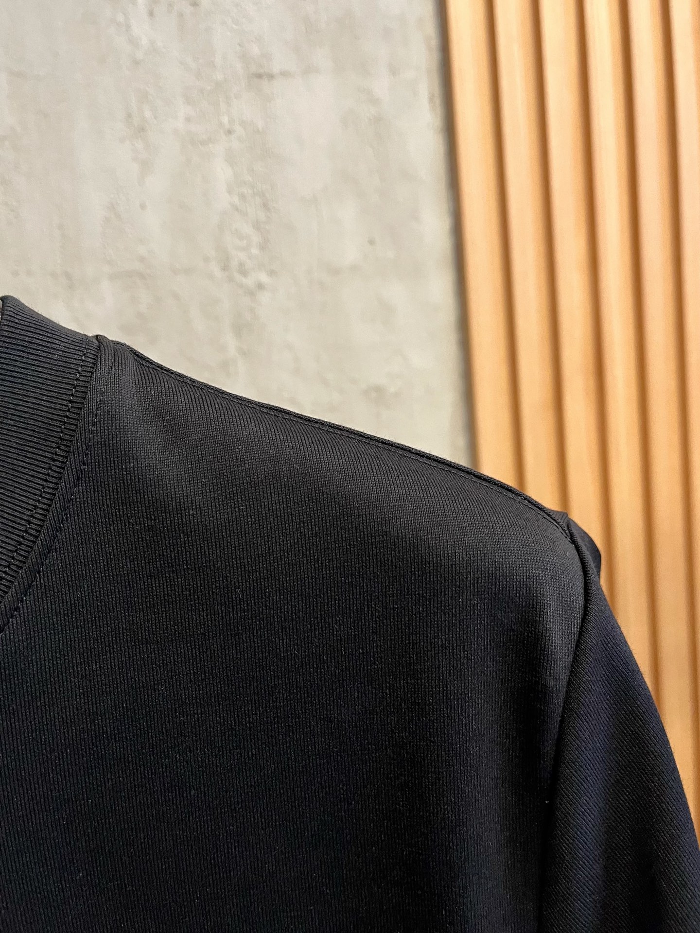  芬迪 2025春夏新款 字母logo圆领短袖t恤，春夏休闲穿搭必不可少，原版纯棉面料。完完全全体现在高