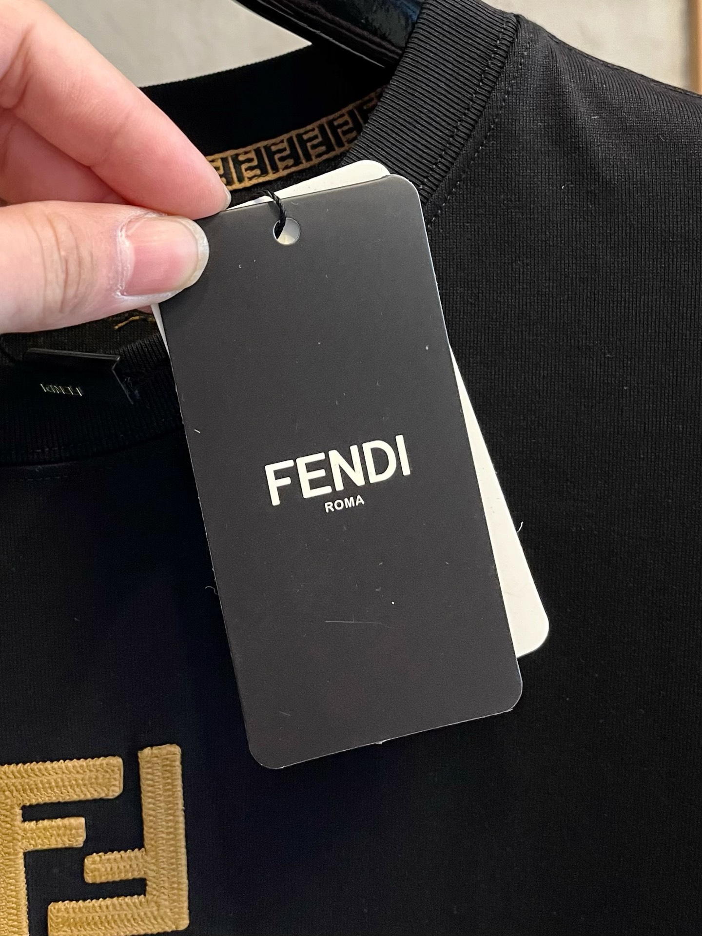  芬迪 2025春夏新款 字母logo圆领短袖t恤，春夏休闲穿搭必不可少，原版纯棉面料。完完全全体现在高