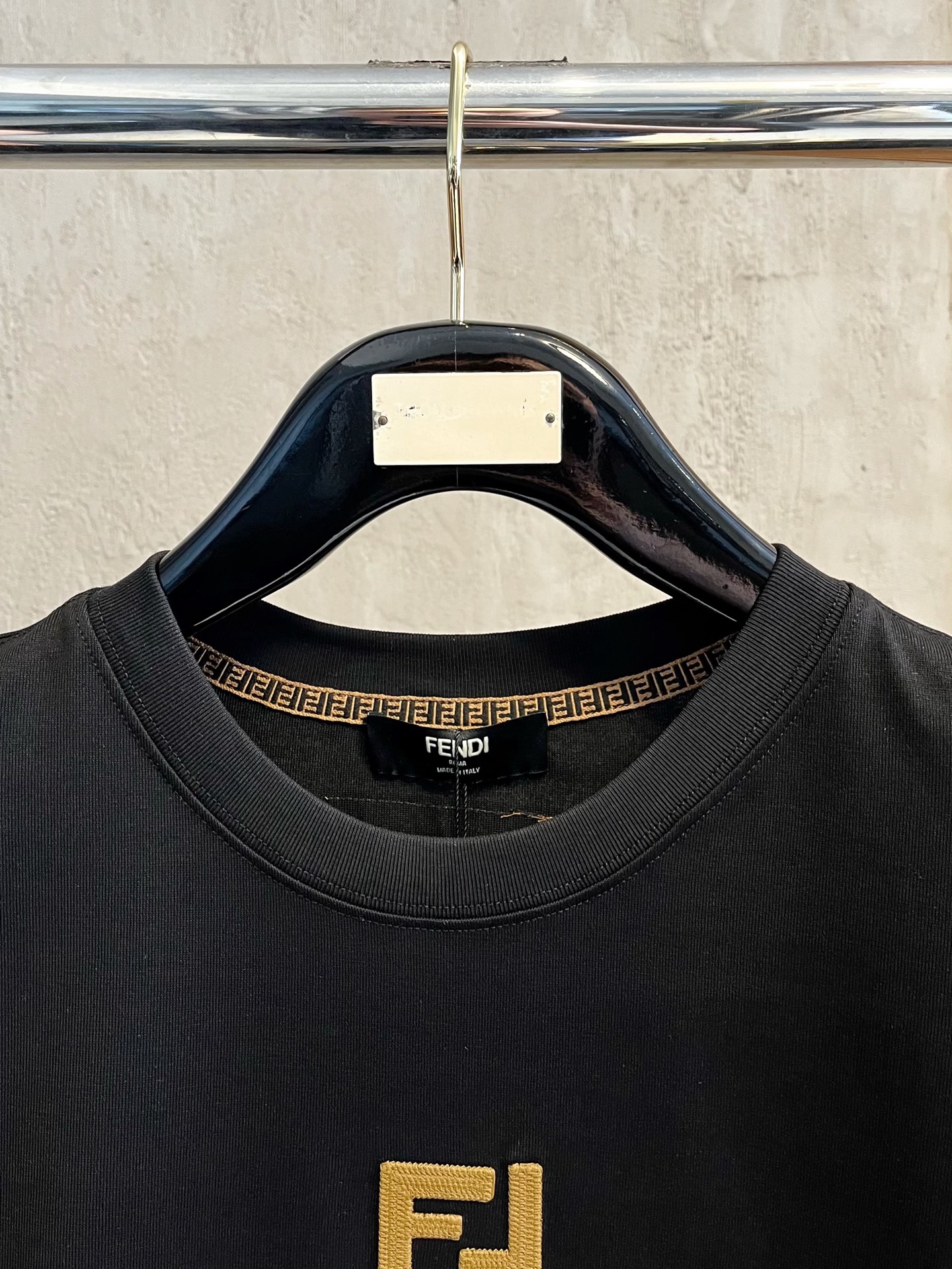  芬迪 2025春夏新款 字母logo圆领短袖t恤，春夏休闲穿搭必不可少，原版纯棉面料。完完全全体现在高