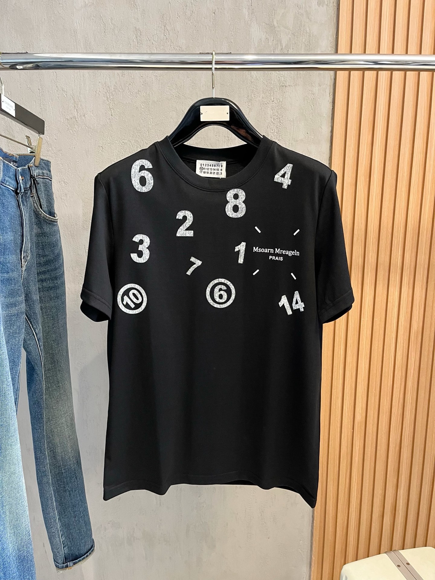  马吉拉 2025春夏新款 字母logo圆领短袖t恤，春夏休闲穿搭必不可少，原版纯棉面料。完完全全体现在