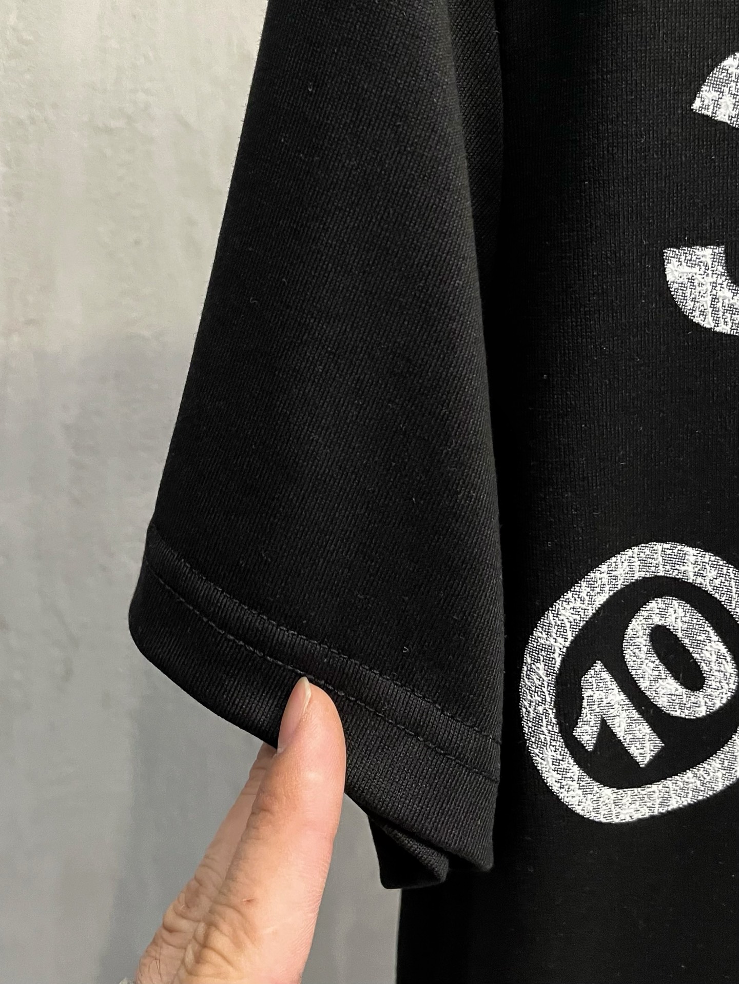  马吉拉 2025春夏新款 字母logo圆领短袖t恤，春夏休闲穿搭必不可少，原版纯棉面料。完完全全体现在