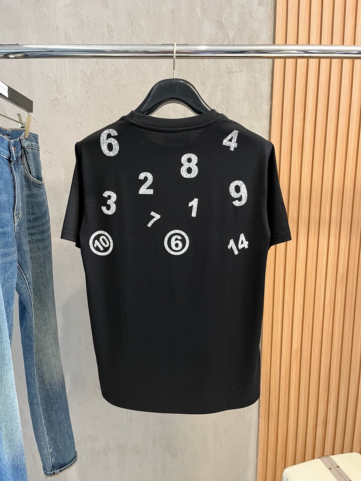  马吉拉 2025春夏新款 字母logo圆领短袖t恤，春夏休闲穿搭必不可少，原版纯棉面料。完完全全体现在