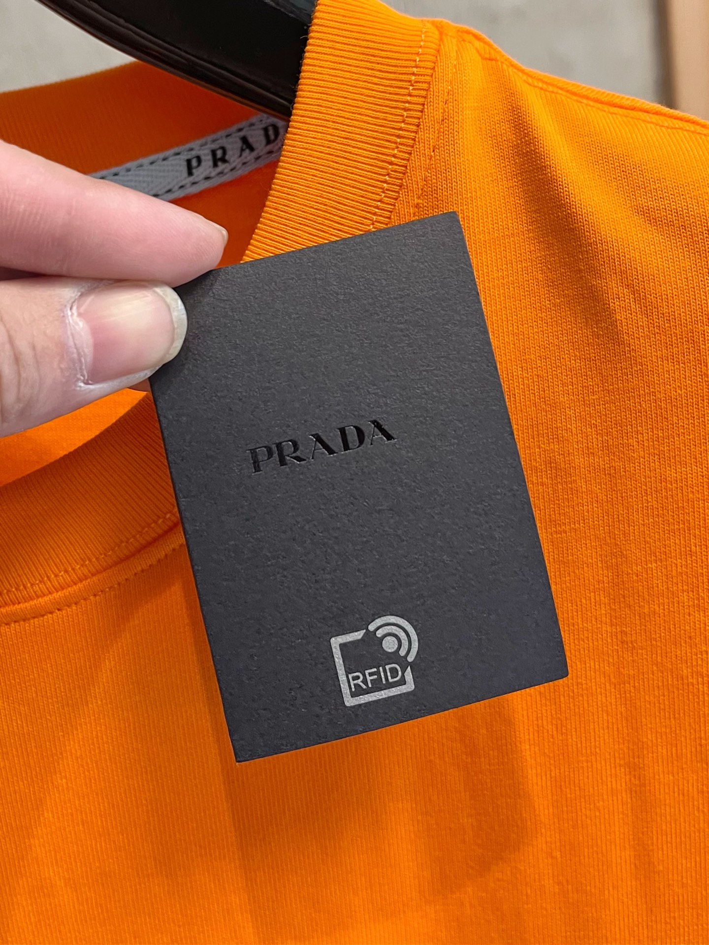  普拉达 2025春夏新款 字母logo圆领短袖t恤，春夏休闲穿搭必不可少，原版纯棉面料。完完全全体现在