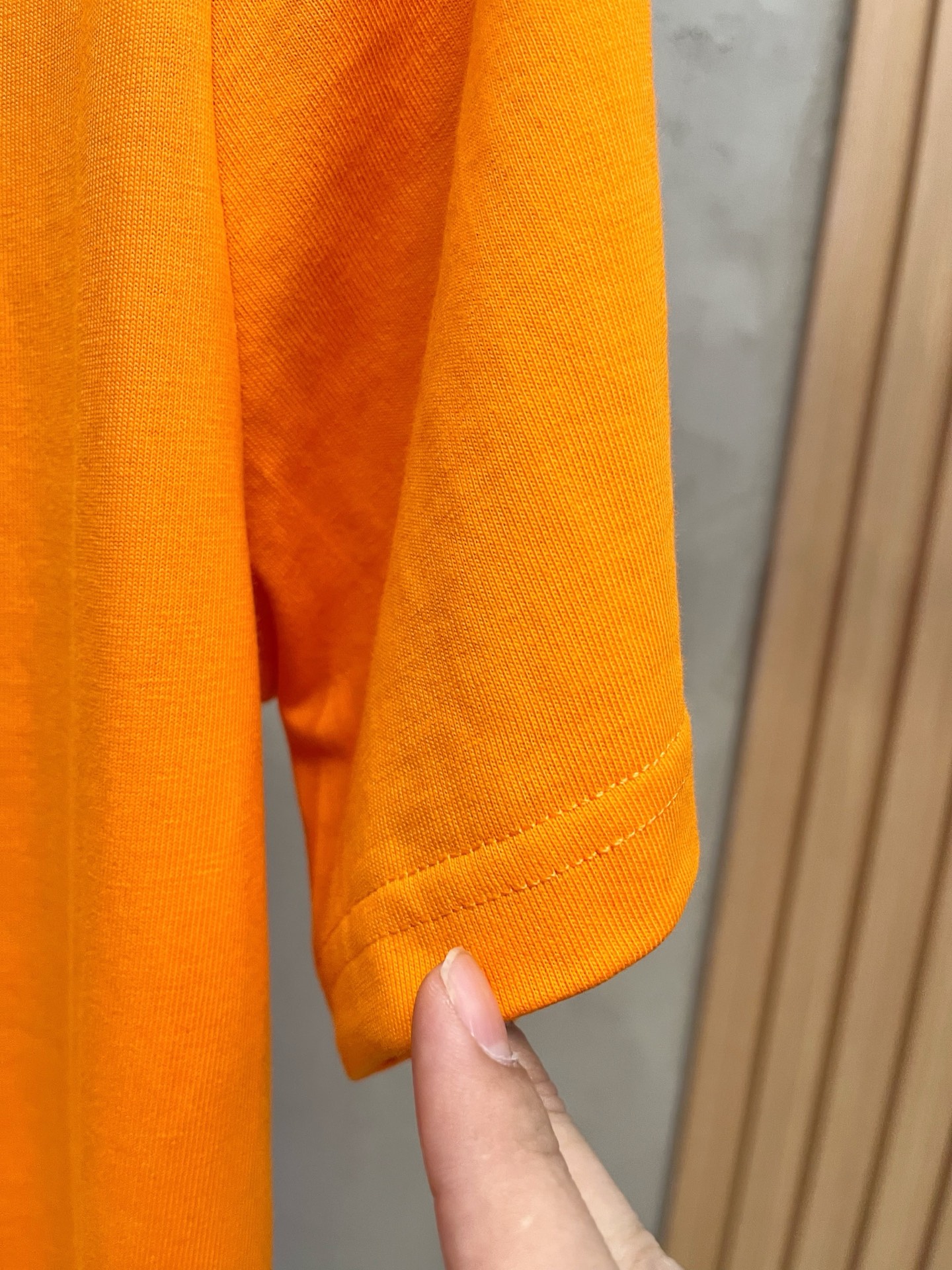  普拉达 2025春夏新款 字母logo圆领短袖t恤，春夏休闲穿搭必不可少，原版纯棉面料。完完全全体现在