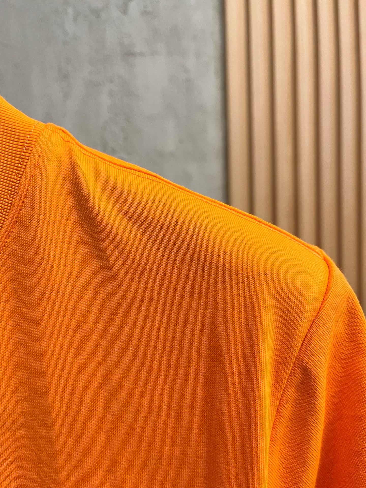  普拉达 2025春夏新款 字母logo圆领短袖t恤，春夏休闲穿搭必不可少，原版纯棉面料。完完全全体现在