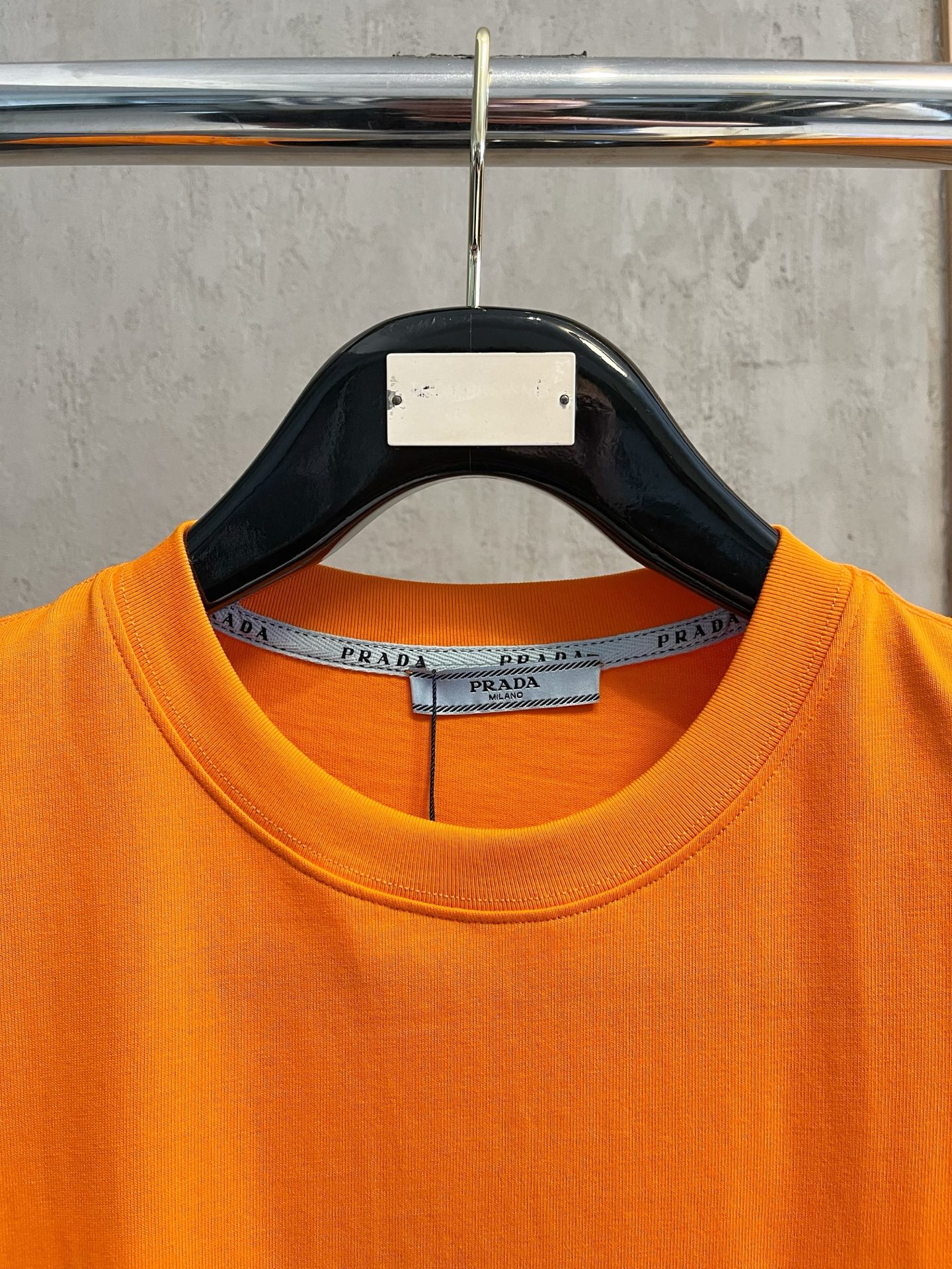 普拉达 2025春夏新款 字母logo圆领短袖t恤，春夏休闲穿搭必不可少，原版纯棉面料。完完全全体现在