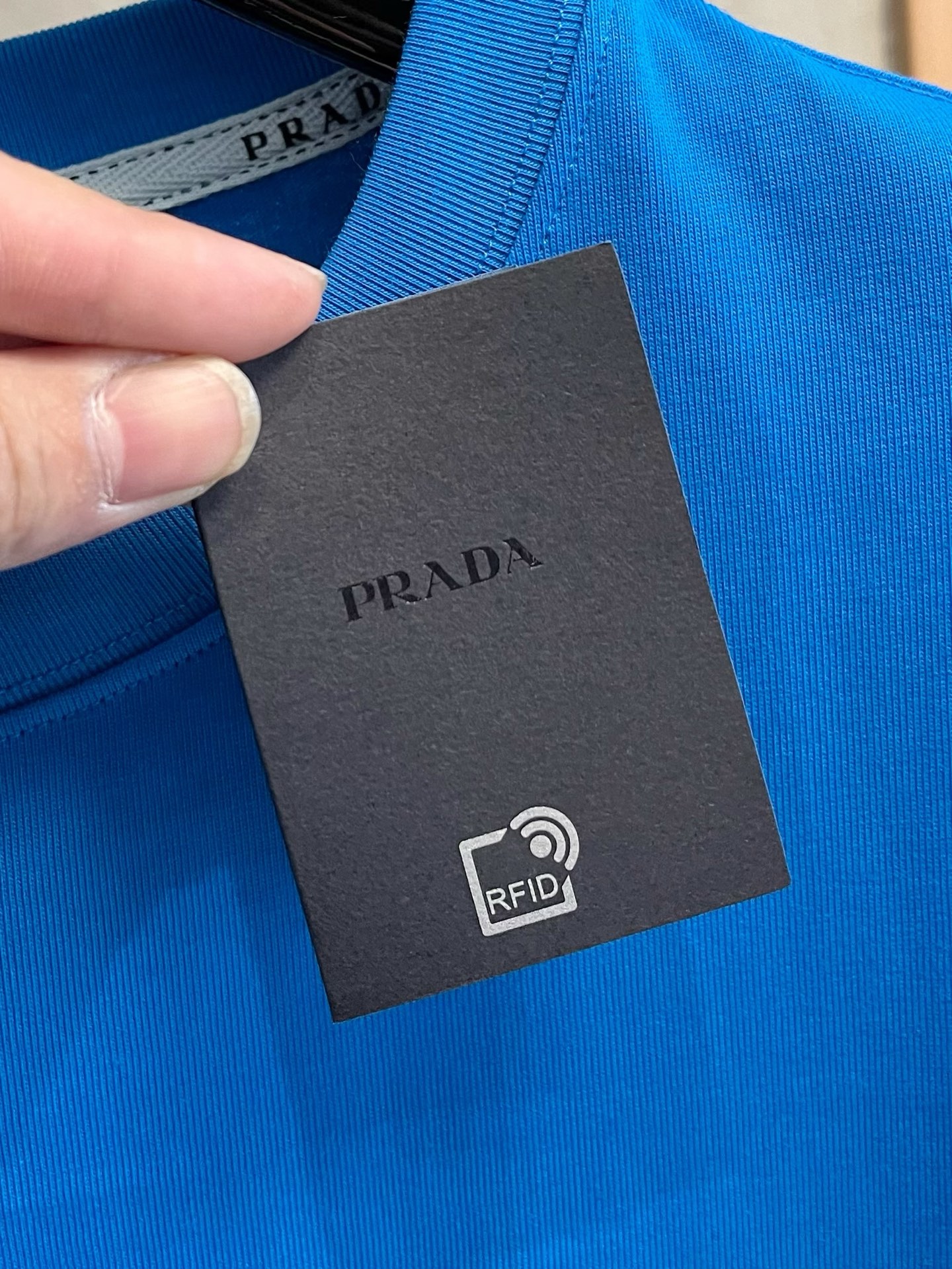  普拉达 2025春夏新款 字母logo圆领短袖t恤，春夏休闲穿搭必不可少，原版纯棉面料。完完全全体现在