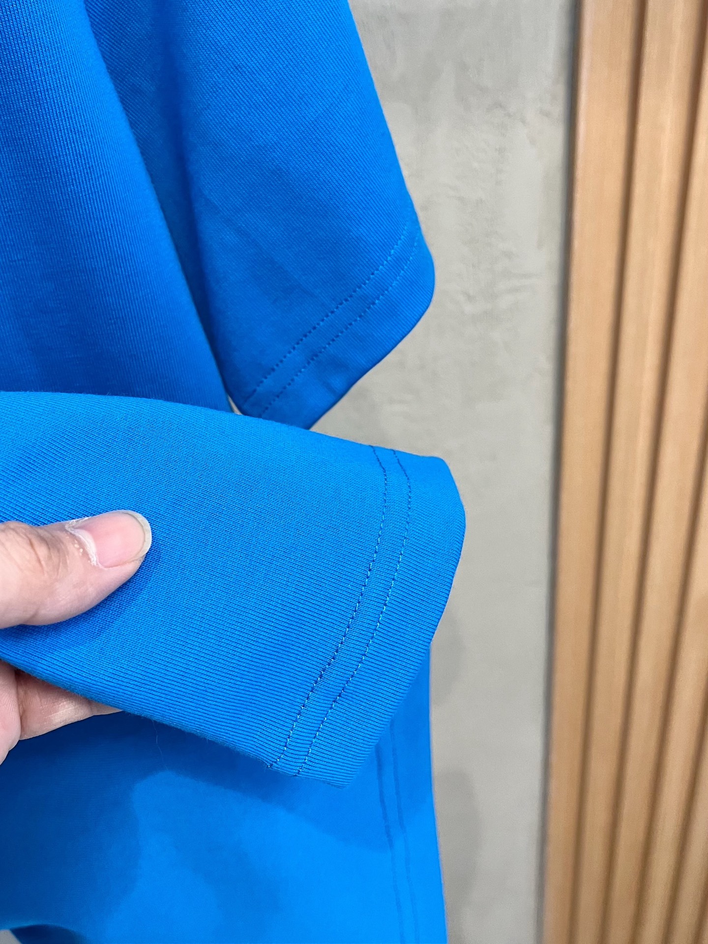  普拉达 2025春夏新款 字母logo圆领短袖t恤，春夏休闲穿搭必不可少，原版纯棉面料。完完全全体现在