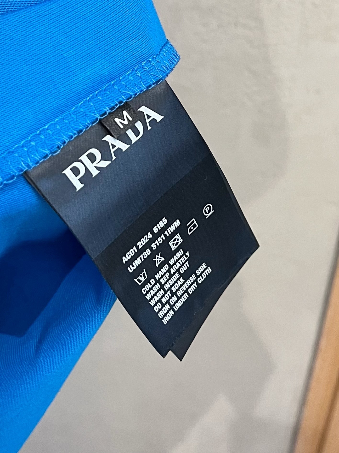  普拉达 2025春夏新款 字母logo圆领短袖t恤，春夏休闲穿搭必不可少，原版纯棉面料。完完全全体现在