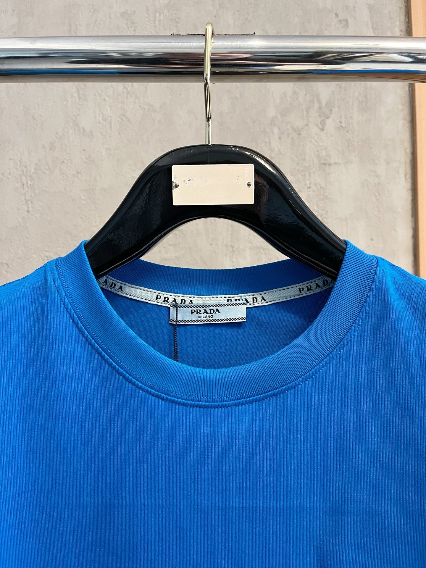  普拉达 2025春夏新款 字母logo圆领短袖t恤，春夏休闲穿搭必不可少，原版纯棉面料。完完全全体现在