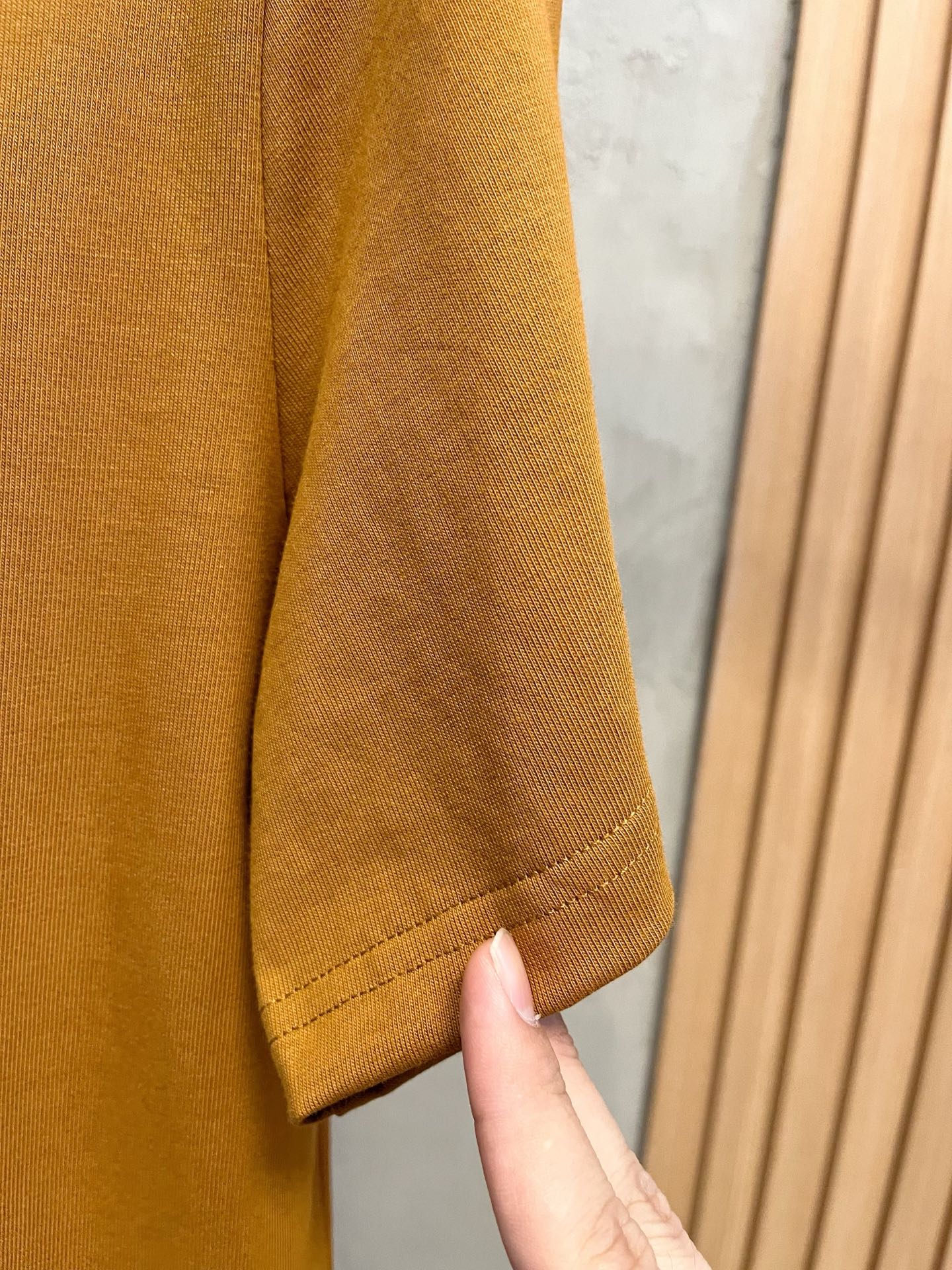  巴宝莉 2025春夏新款 字母logo圆领短袖t恤，春夏休闲穿搭必不可少，原版纯棉面料。完完全全体现在