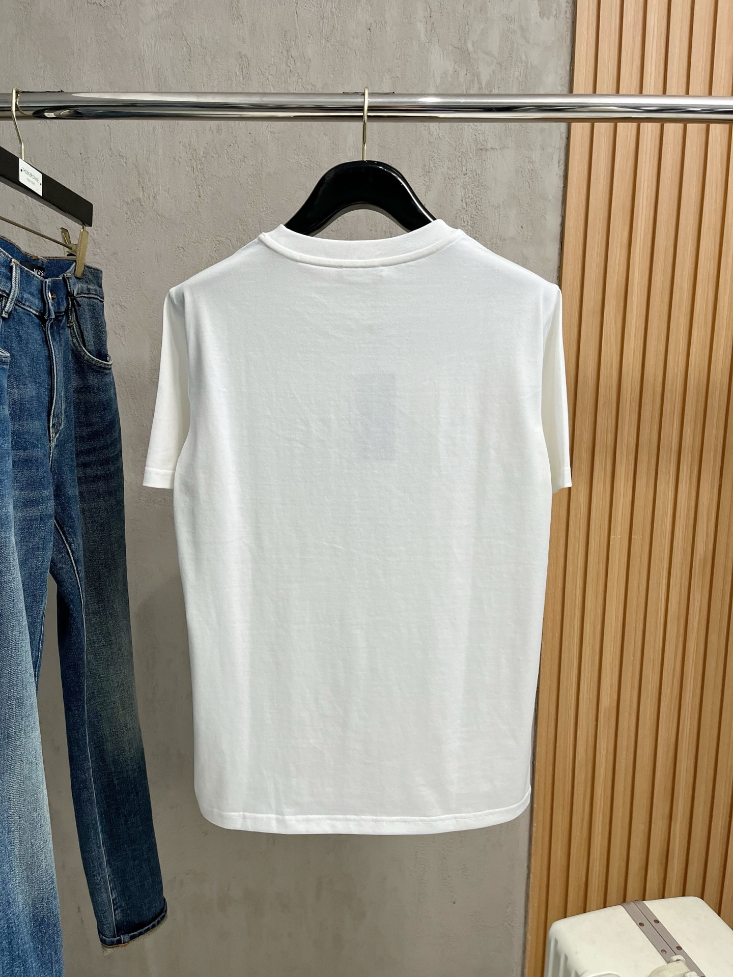  范思哲 2025春夏新款 字母logo圆领短袖t恤，春夏休闲穿搭必不可少，原版纯棉面料。完完全全体现在